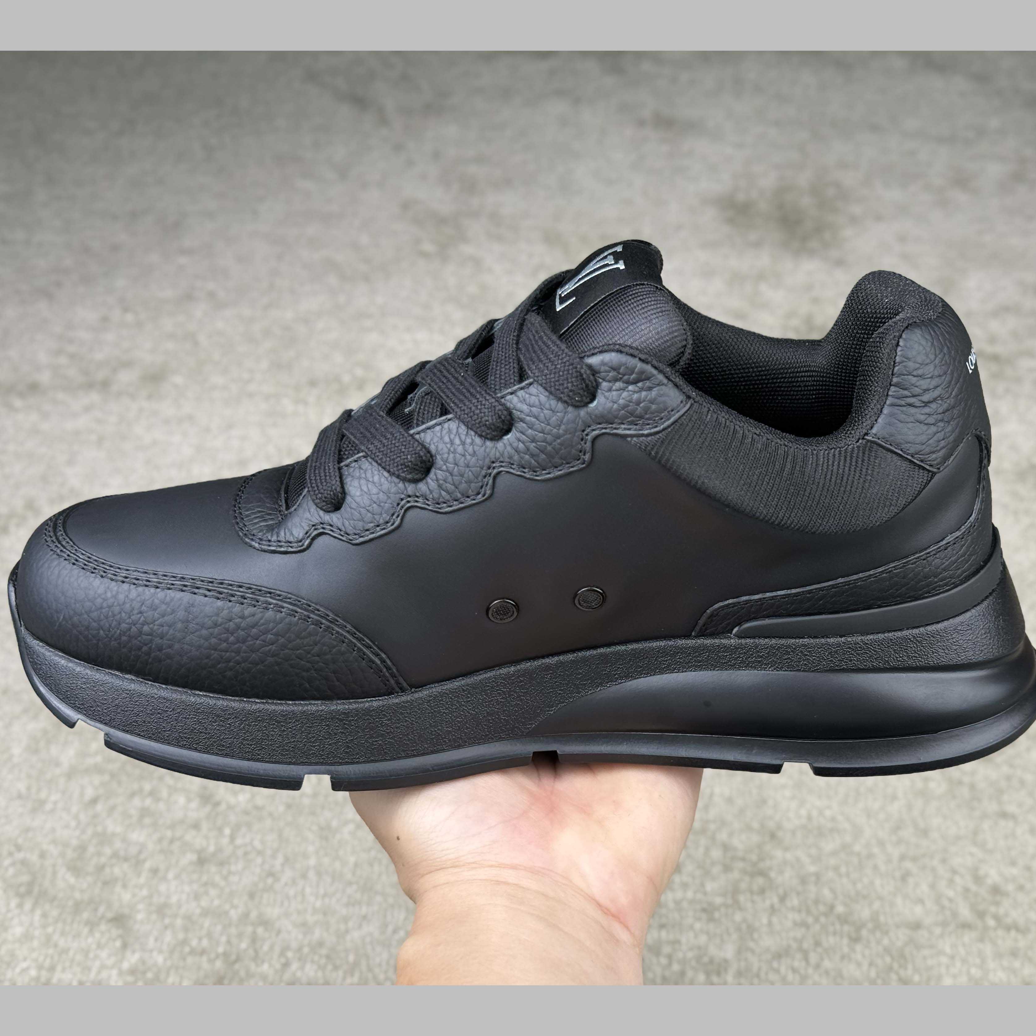 Louis Vuitton LV Classic Sneaker   1AHST3 - EUR FASHION
