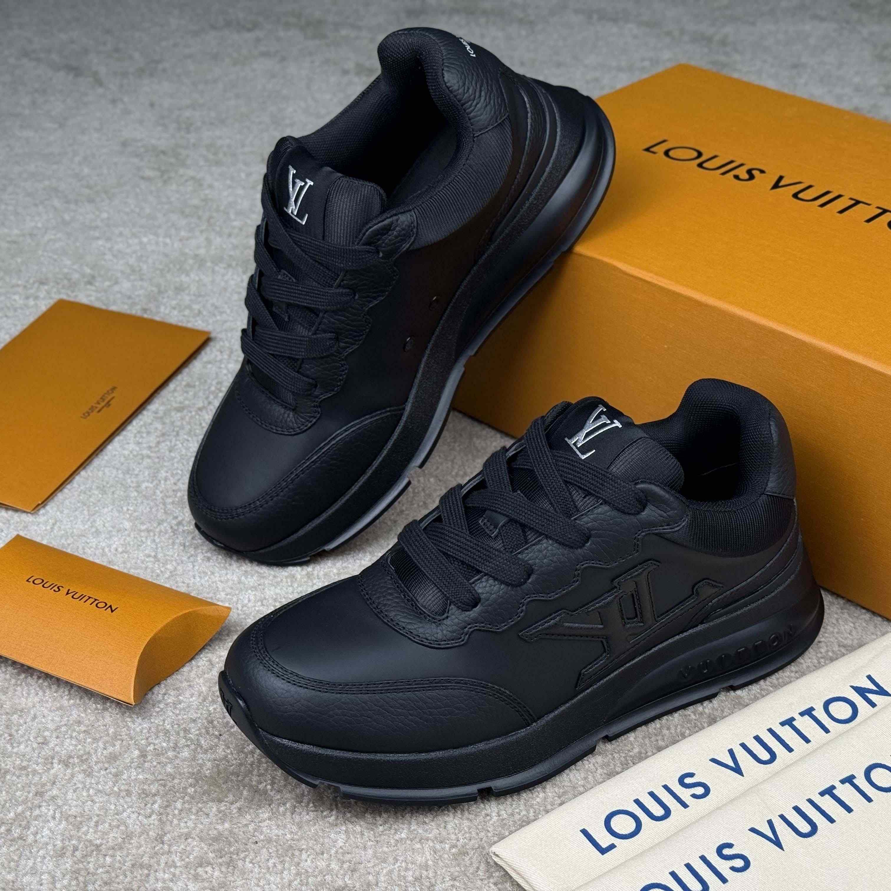 Louis Vuitton LV Classic Sneaker   1AHST3 - EUR FASHION