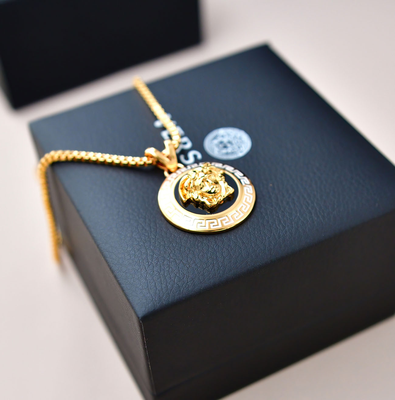 Versace Medusa Pendant Necklaces - EUR FASHION