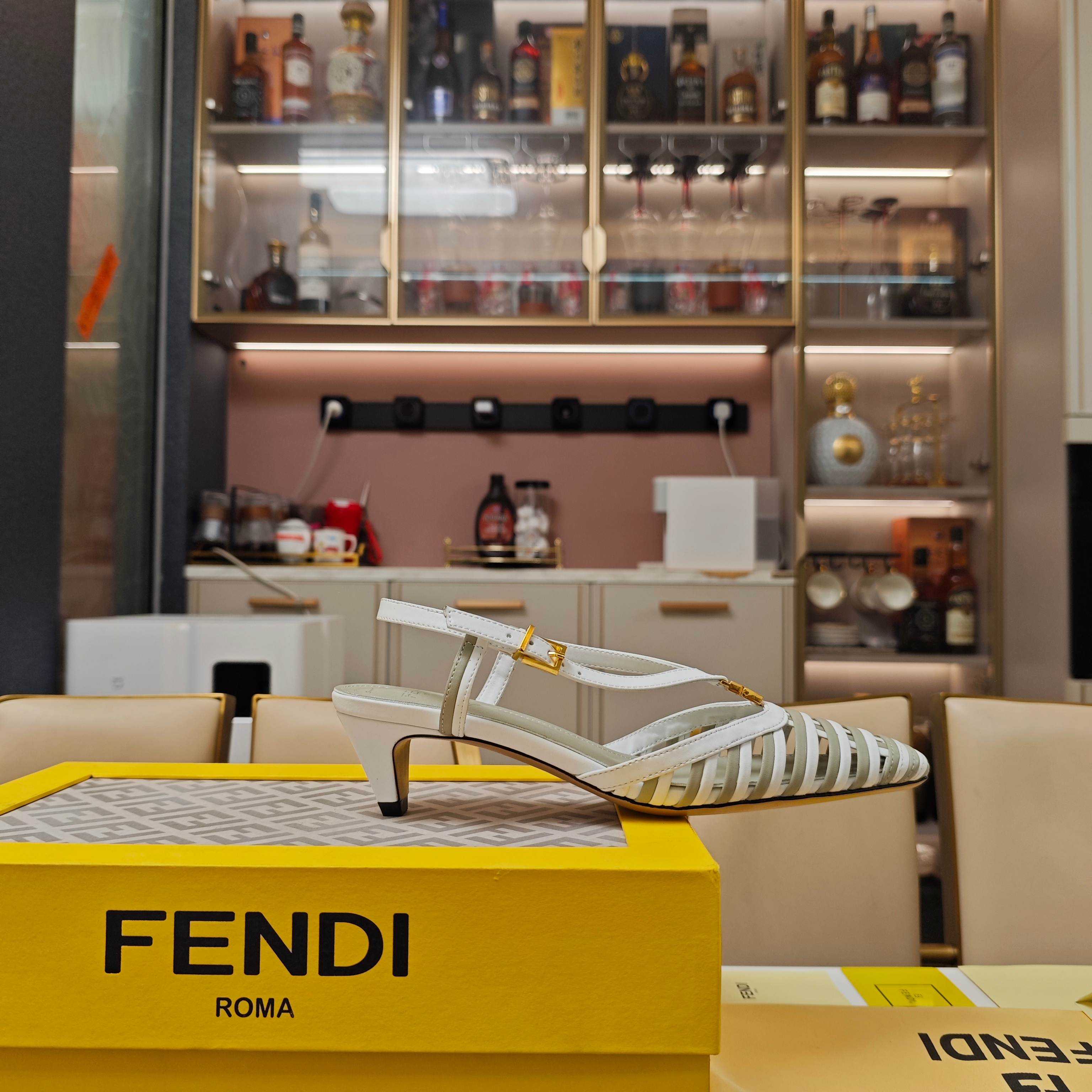 Fendi FFold Leather Low-heeled Slingbacks - EUR FASHION