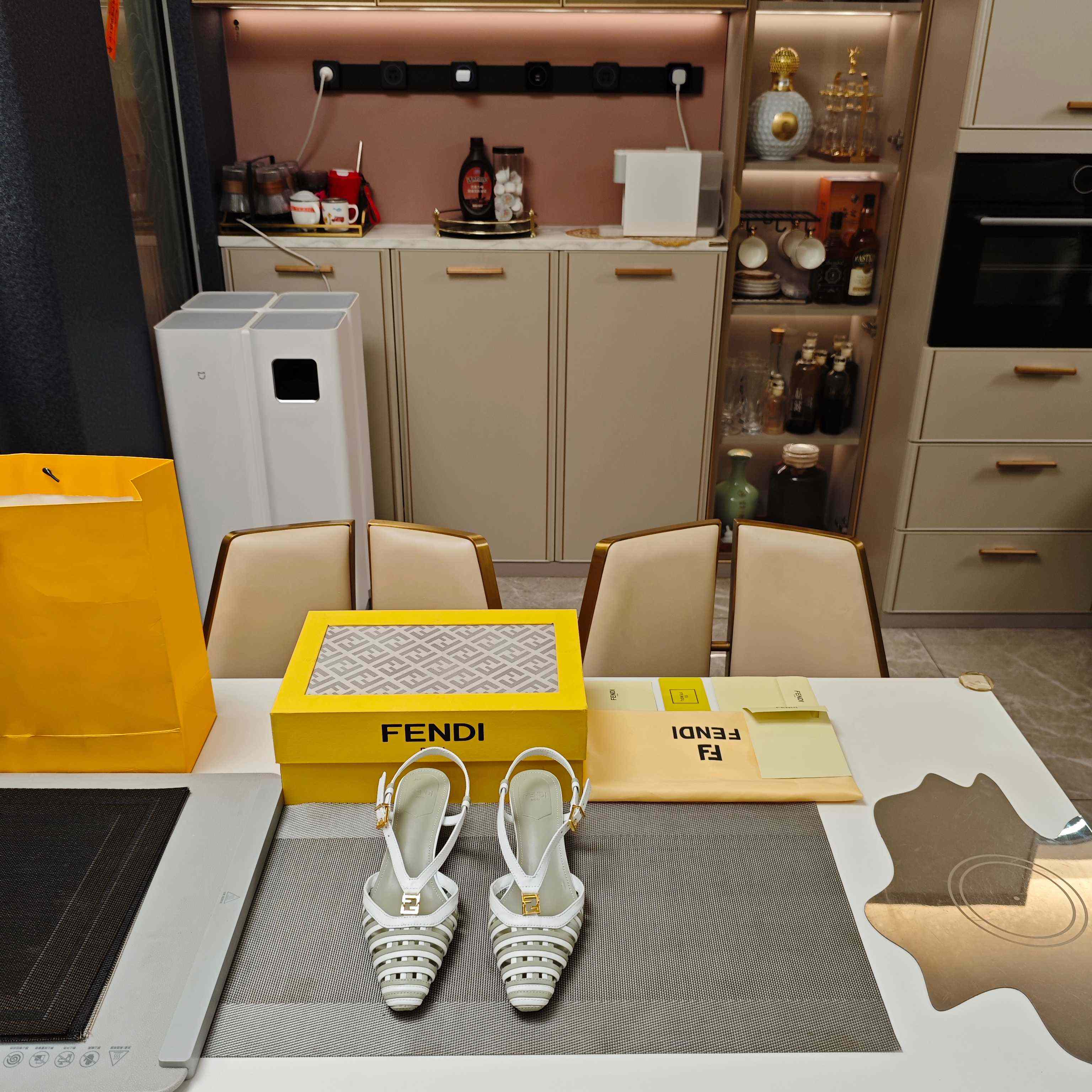 Fendi FFold Leather Low-heeled Slingbacks - EUR FASHION