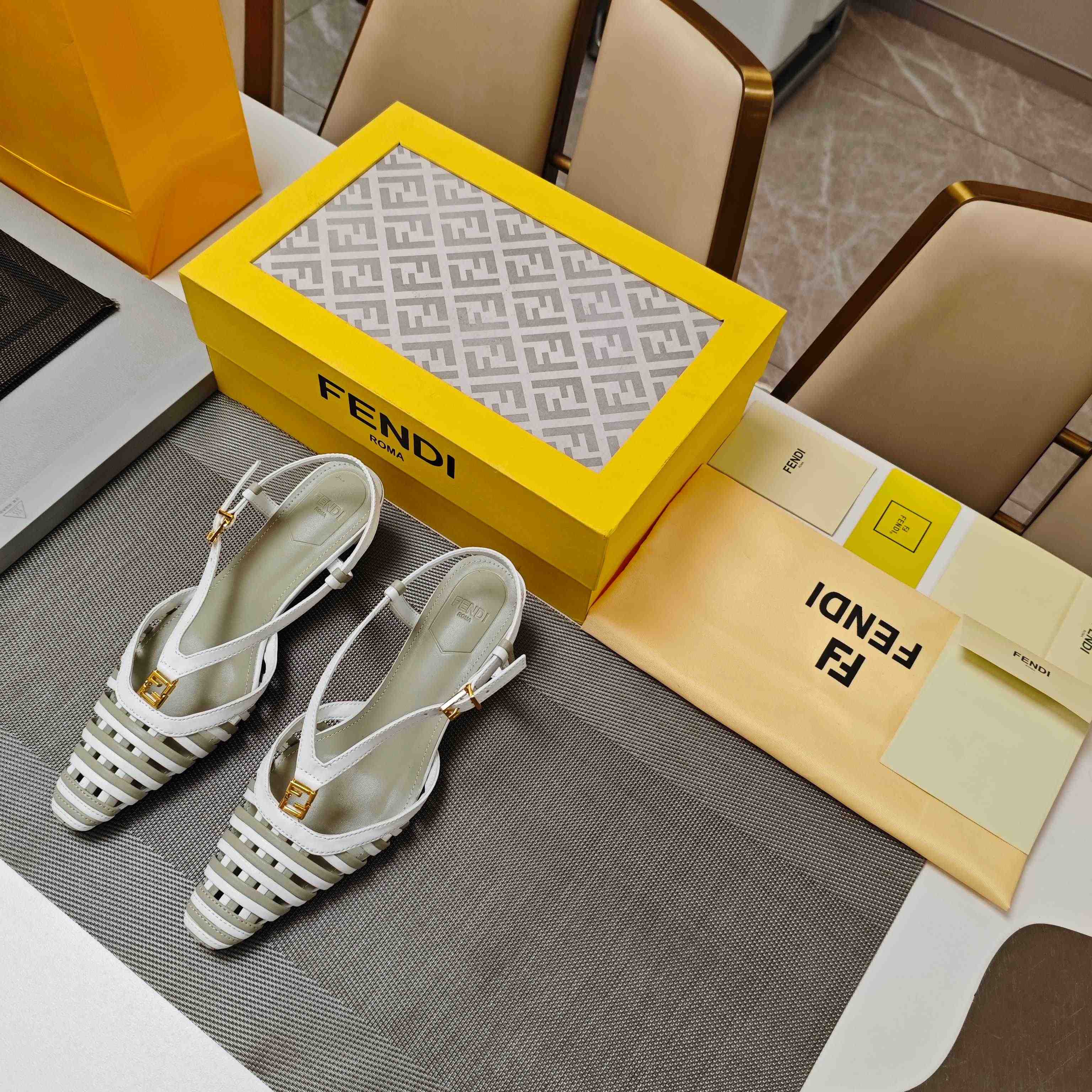 Fendi FFold Leather Low-heeled Slingbacks - EUR FASHION