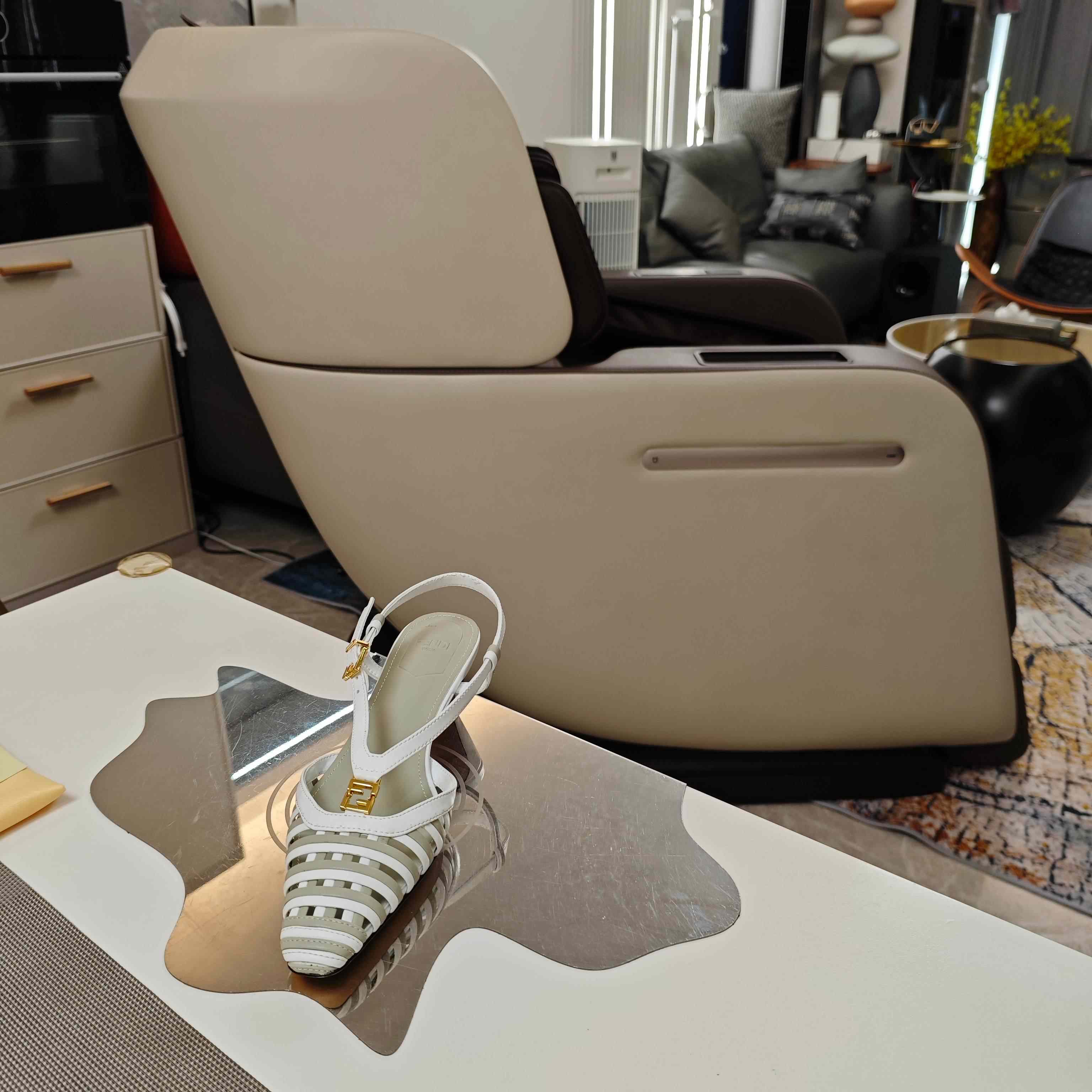 Fendi FFold Leather Low-heeled Slingbacks - EUR FASHION