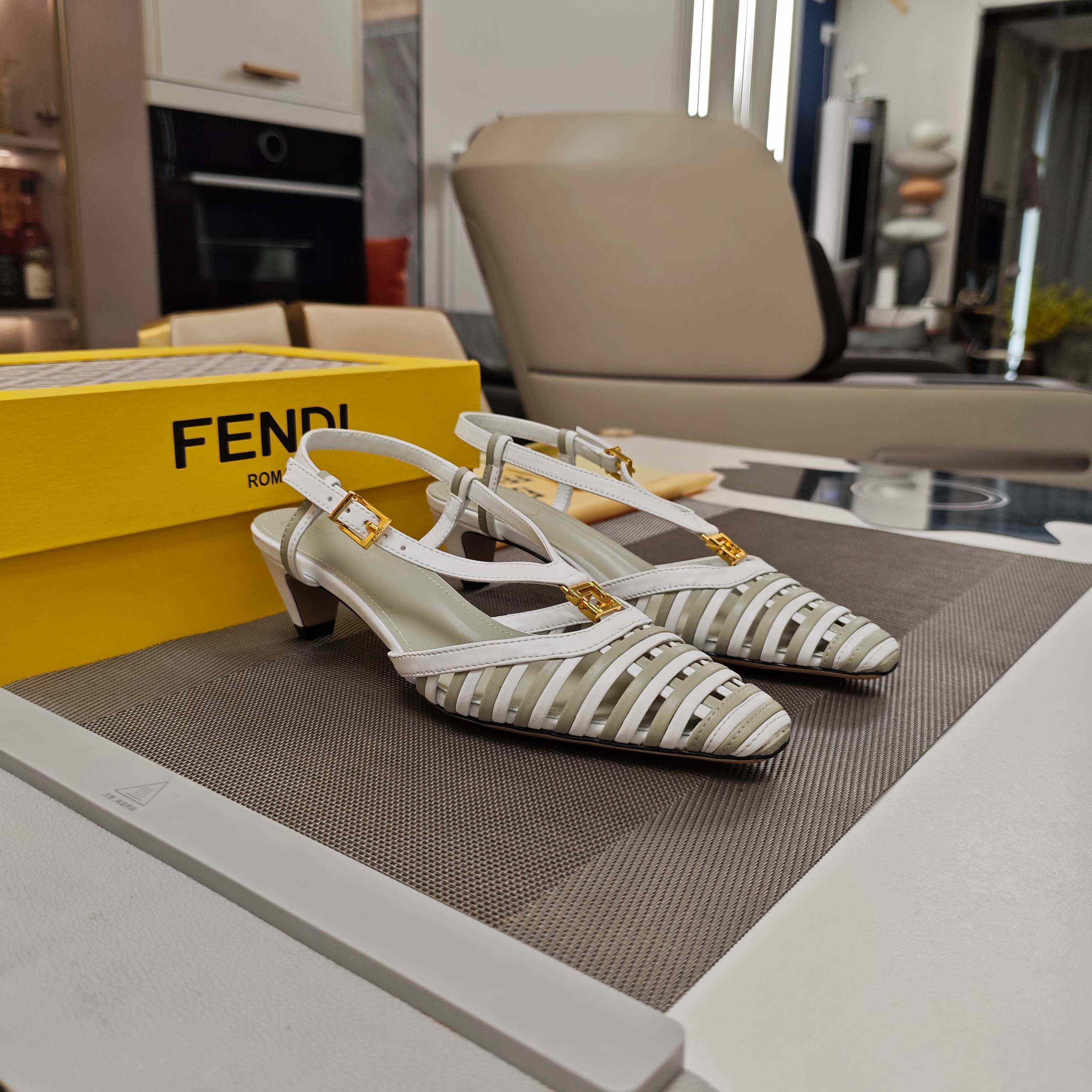Fendi FFold Leather Low-heeled Slingbacks - EUR FASHION