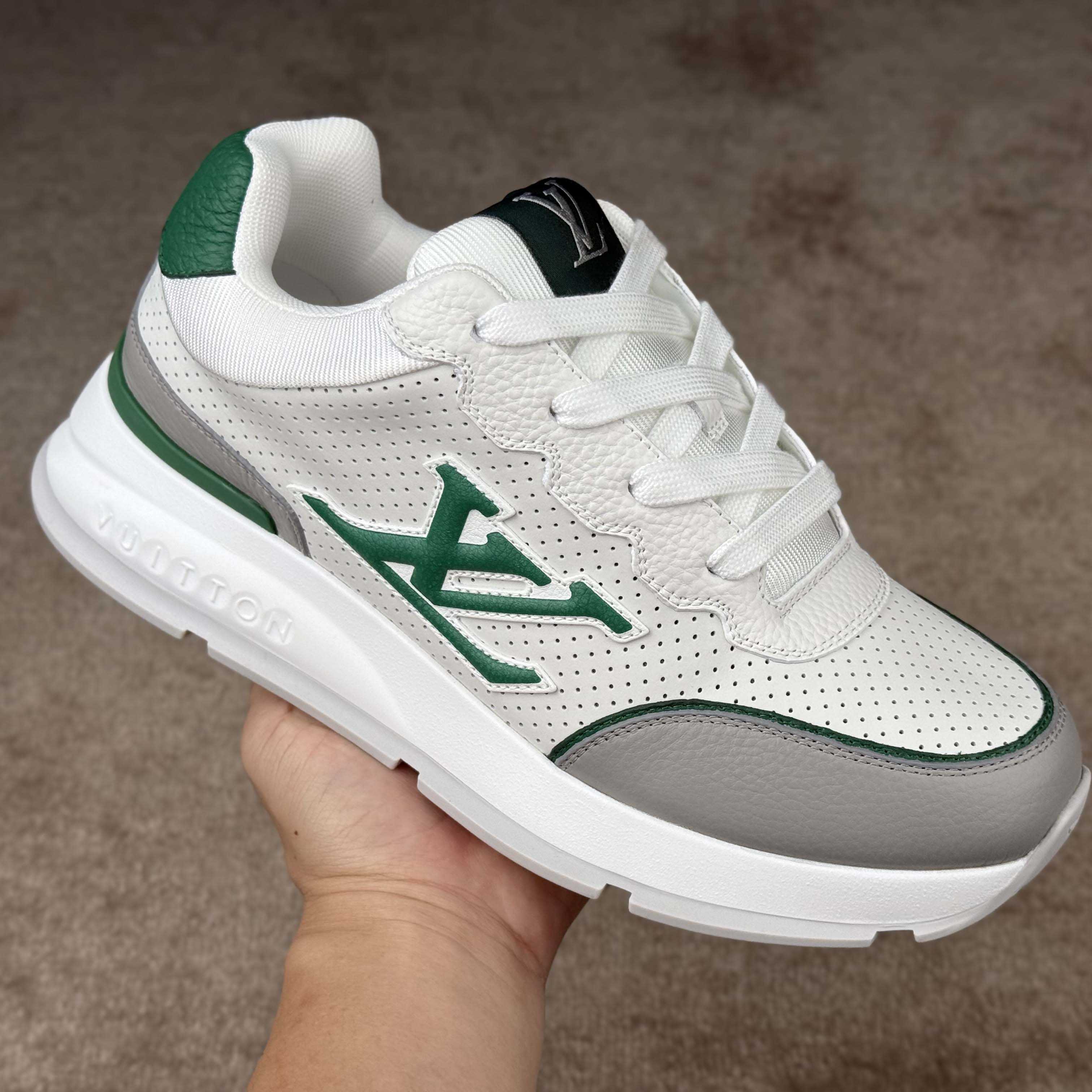 Louis Vuitton LV Classic Sneaker   1AHSUG - EUR FASHION