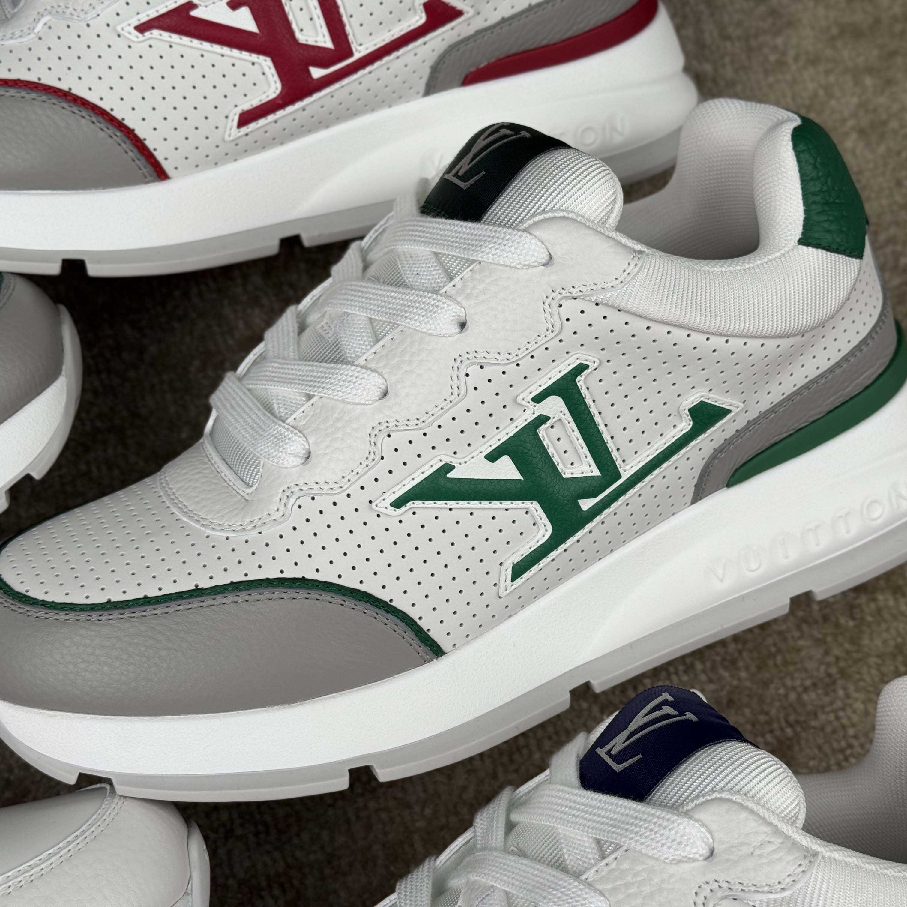 Louis Vuitton LV Classic Sneaker   1AHSUG - EUR FASHION