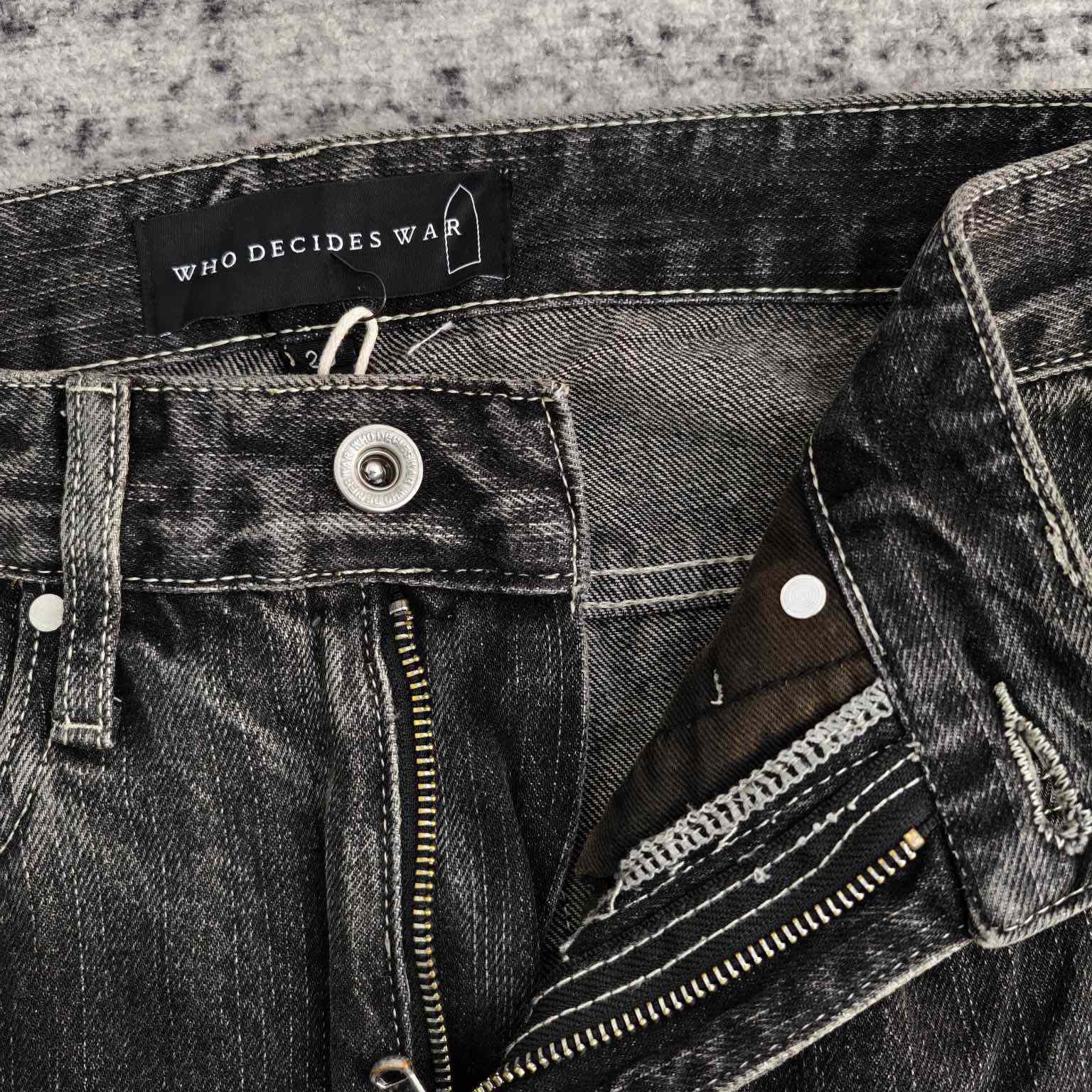 Who Decides War Motif Patched Jeans   701 - EUR FASHION