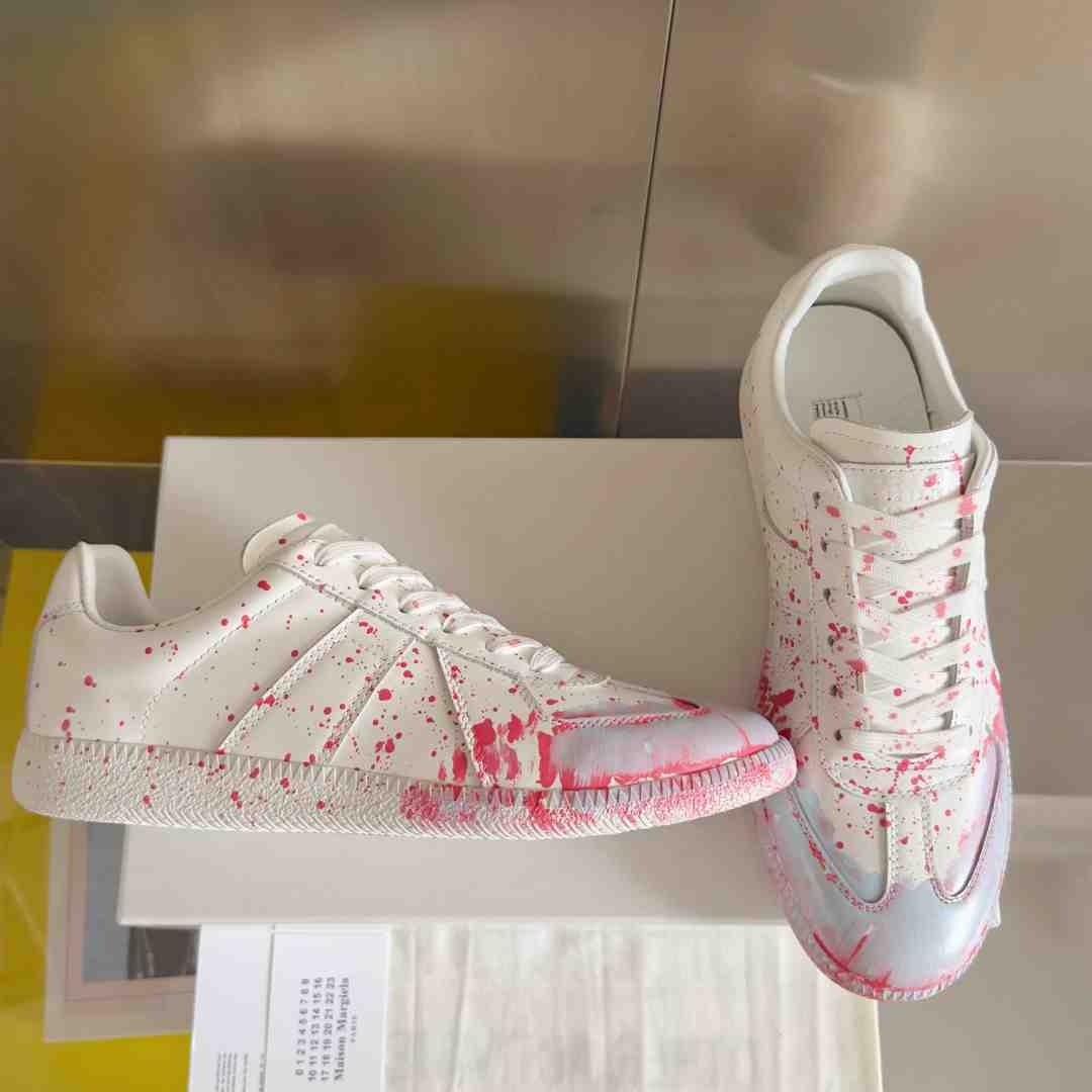 Maison Margiela Replica 'Paint Splatter - White Red' - EUR FASHION