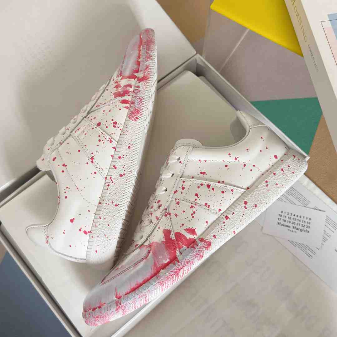 Maison Margiela Replica 'Paint Splatter - White Red' - EUR FASHION
