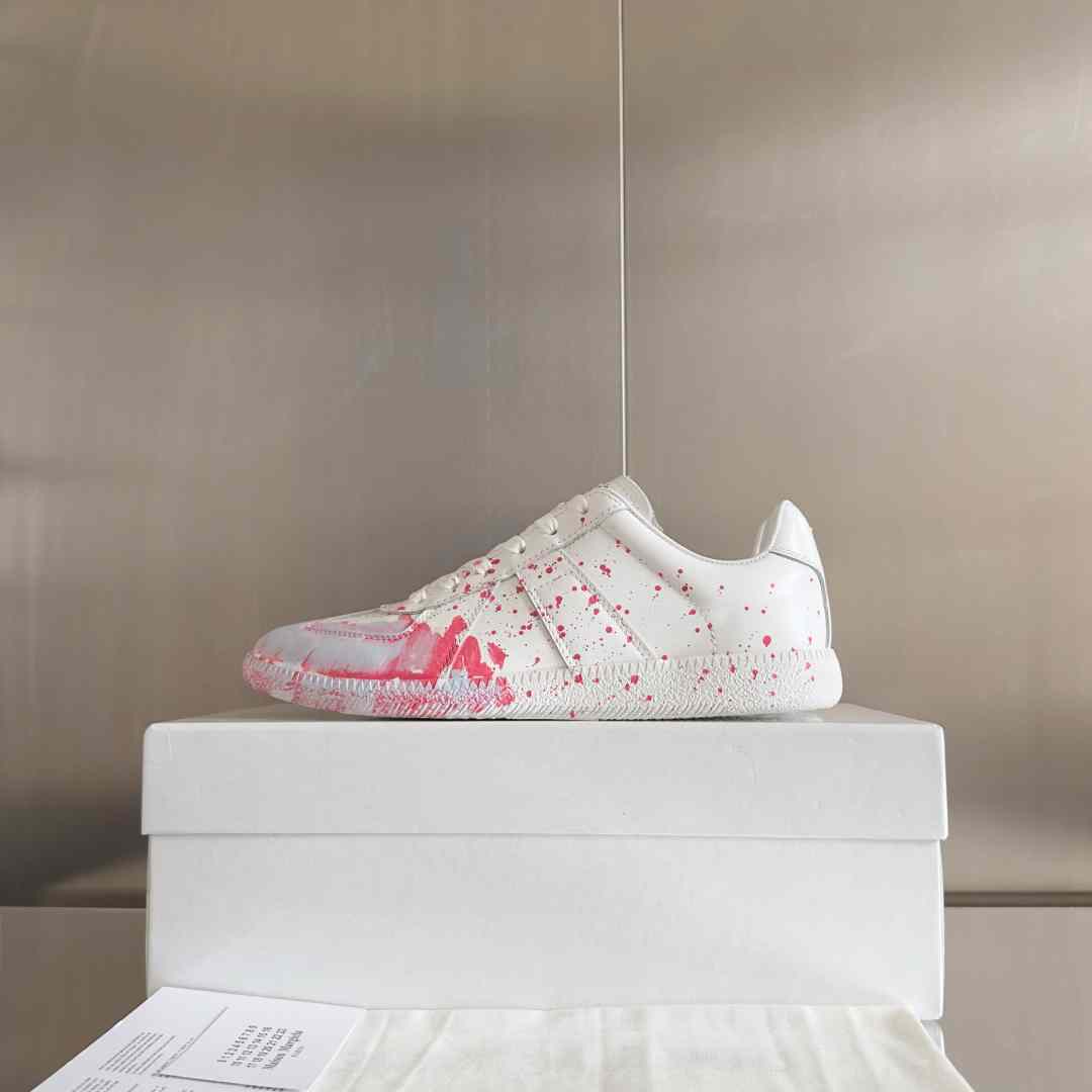 Maison Margiela Replica 'Paint Splatter - White Red' - EUR FASHION