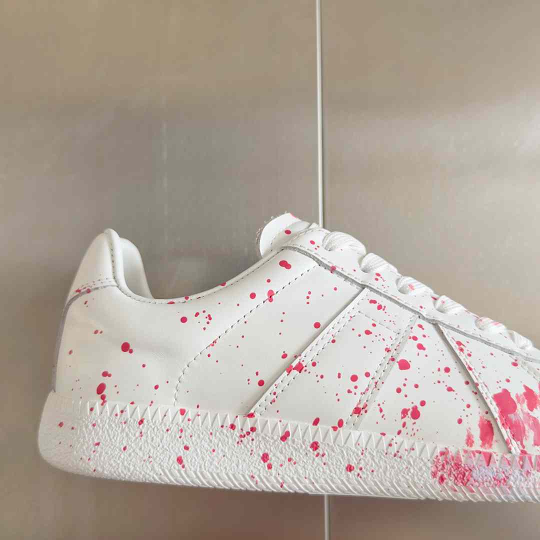 Maison Margiela Replica 'Paint Splatter - White Red' - EUR FASHION