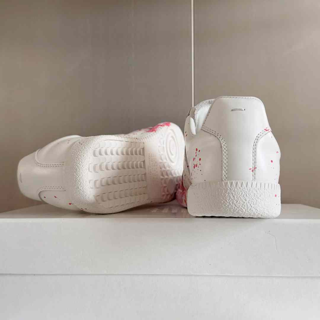 Maison Margiela Replica 'Paint Splatter - White Red' - EUR FASHION