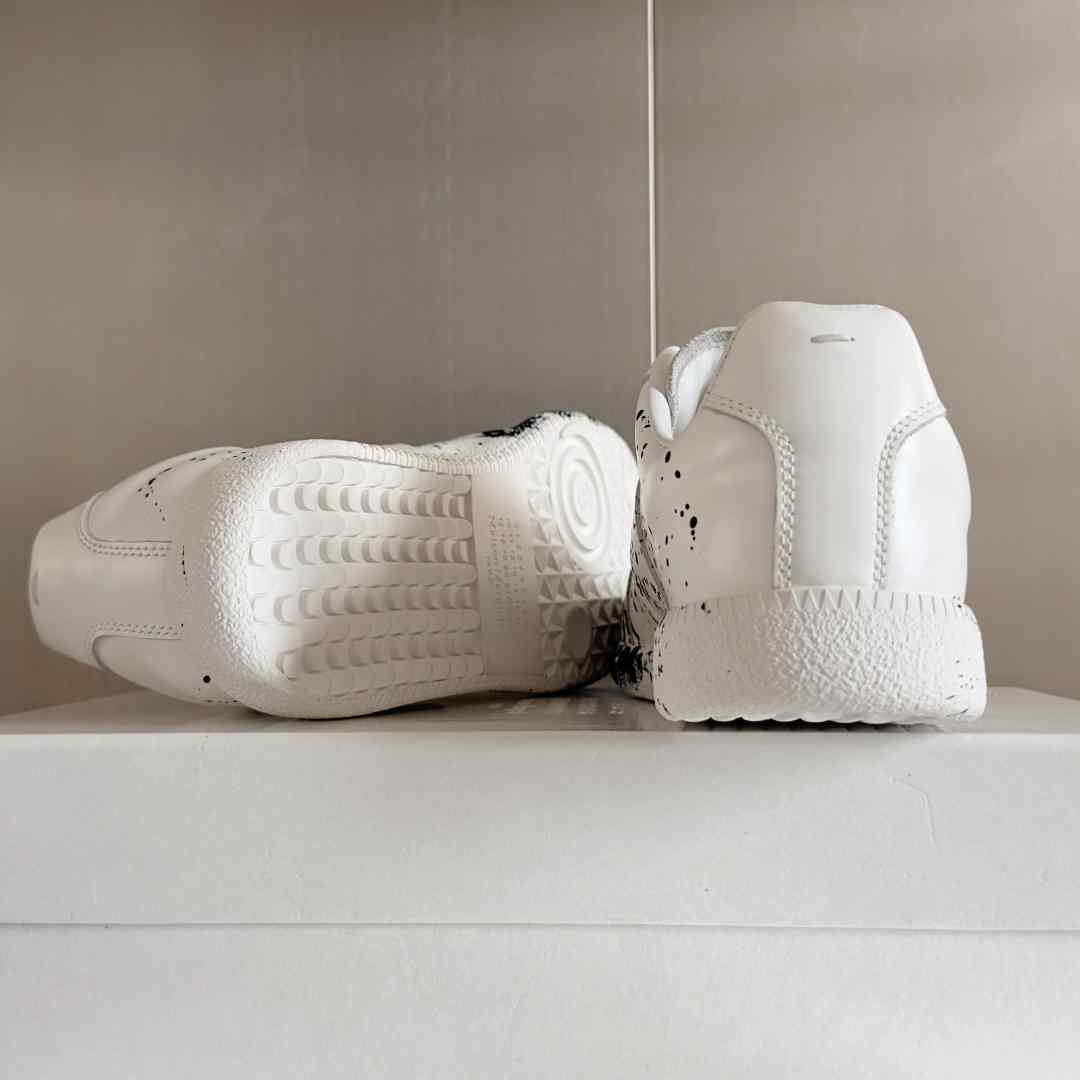 Maison Margiela Replica 'Paint Splatter - White Black' - EUR FASHION