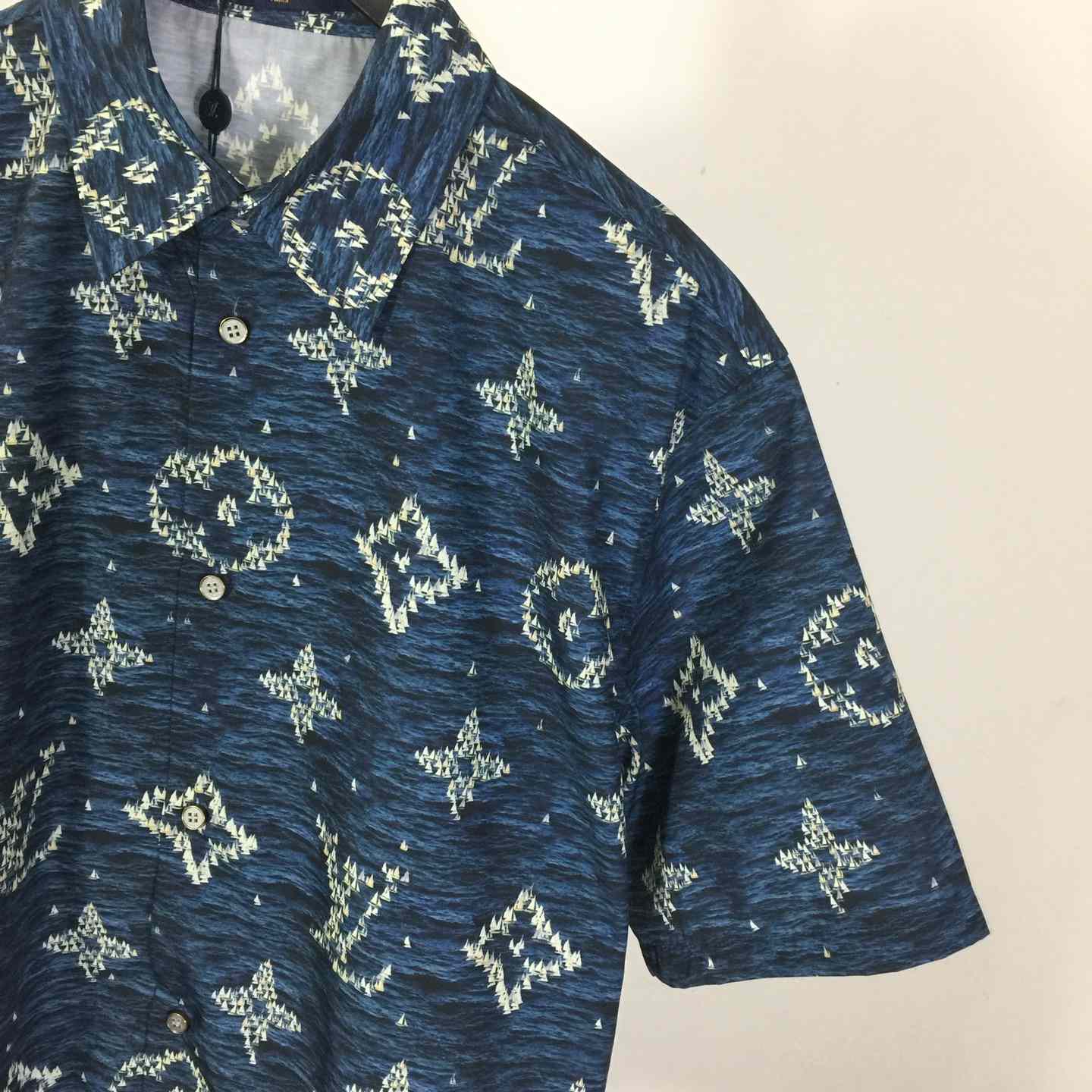 Louis Vuitton Printed Monogram Short-Sleeved Shirt   1AHVU4 - EUR FASHION
