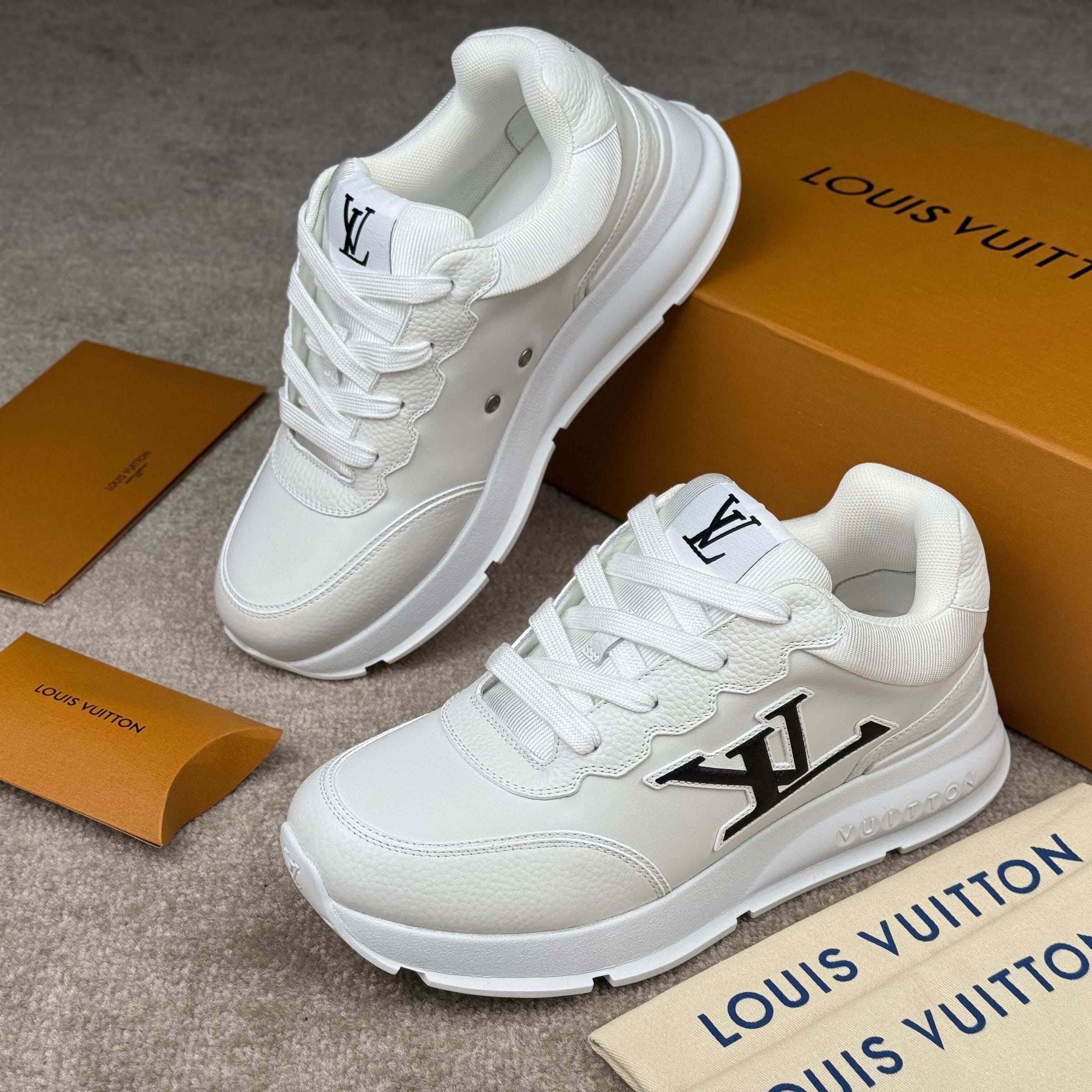Louis Vuitton LV Classic Sneaker   1AHSTN - EUR FASHION