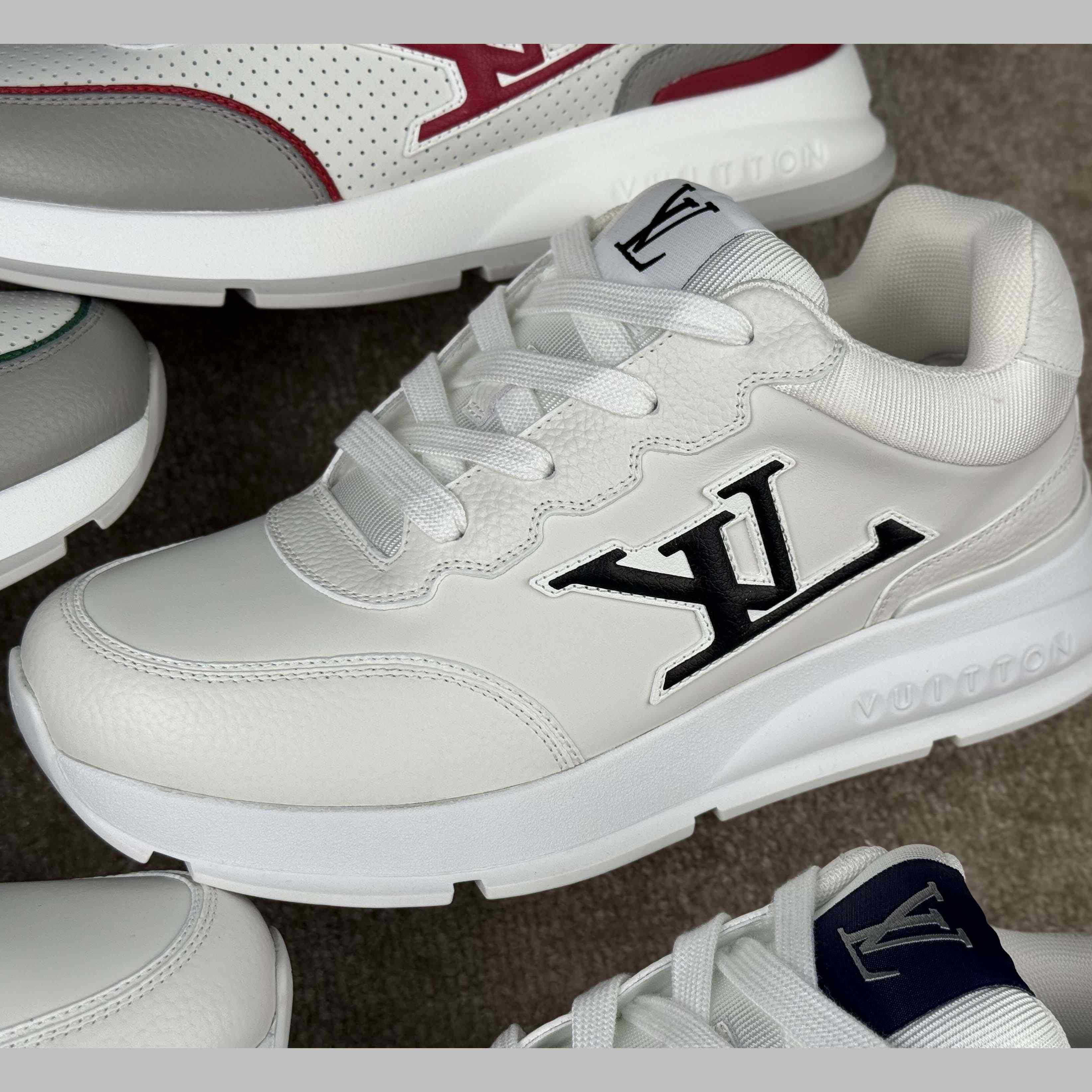 Louis Vuitton LV Classic Sneaker   1AHSTN - EUR FASHION