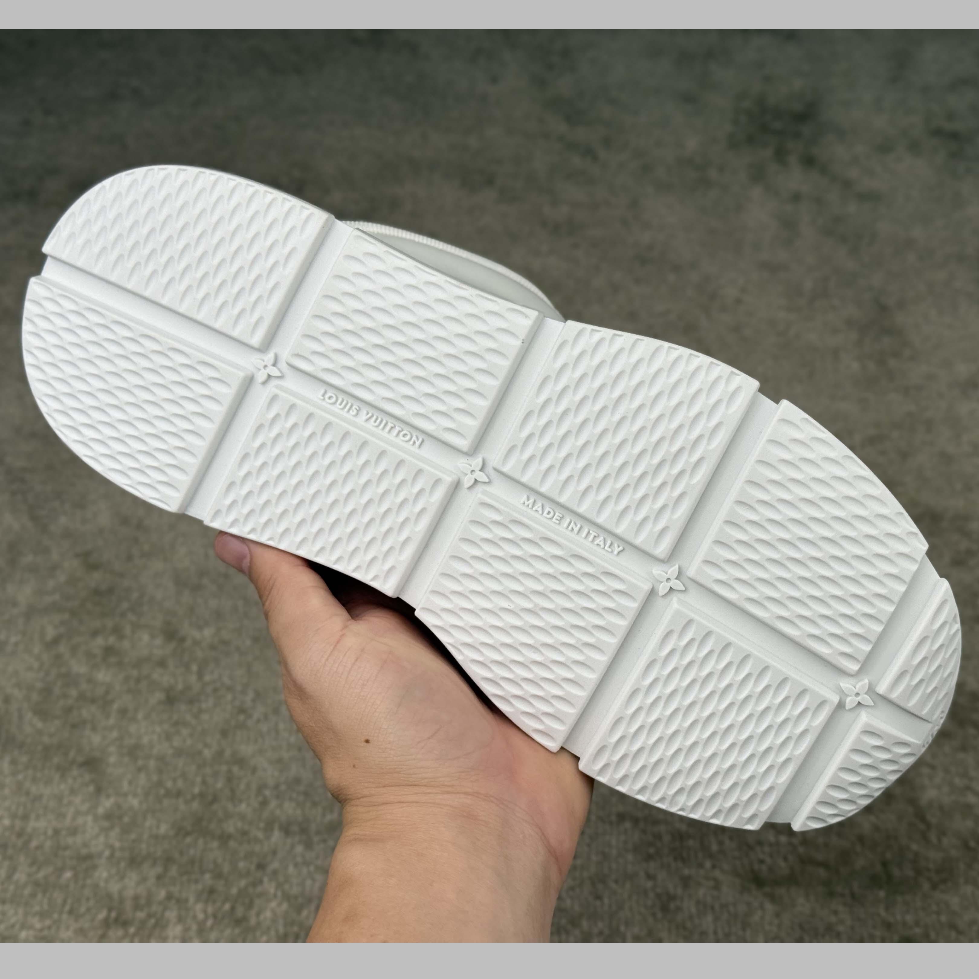 Louis Vuitton LV Classic Sneaker   1AHSTN - EUR FASHION