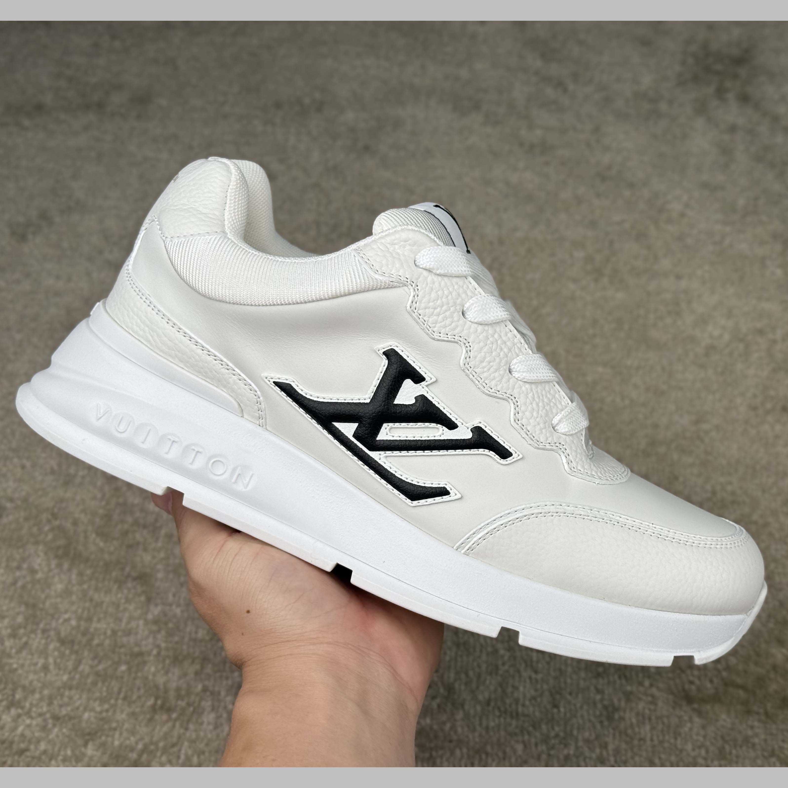 Louis Vuitton LV Classic Sneaker   1AHSTN - EUR FASHION