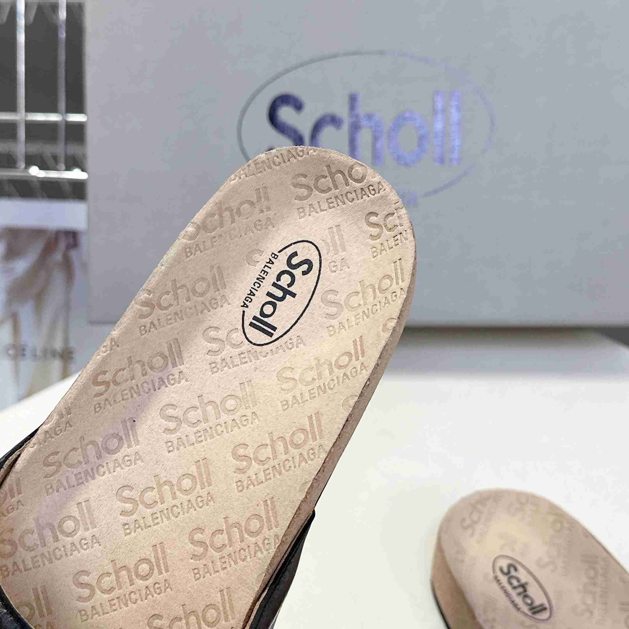 Balenciaga Scholl Flat Sandal In Black - EUR FASHION