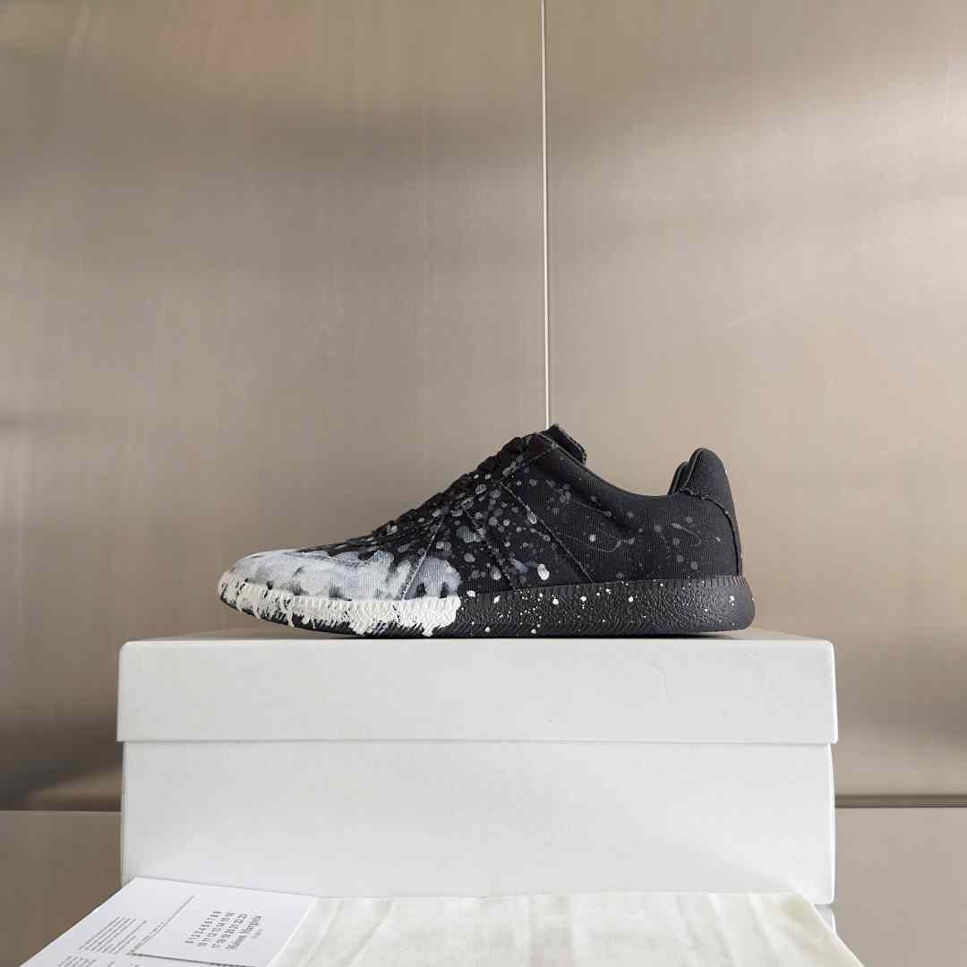 Maison Margiela Replica 'Paint Splatter - Black' - EUR FASHION