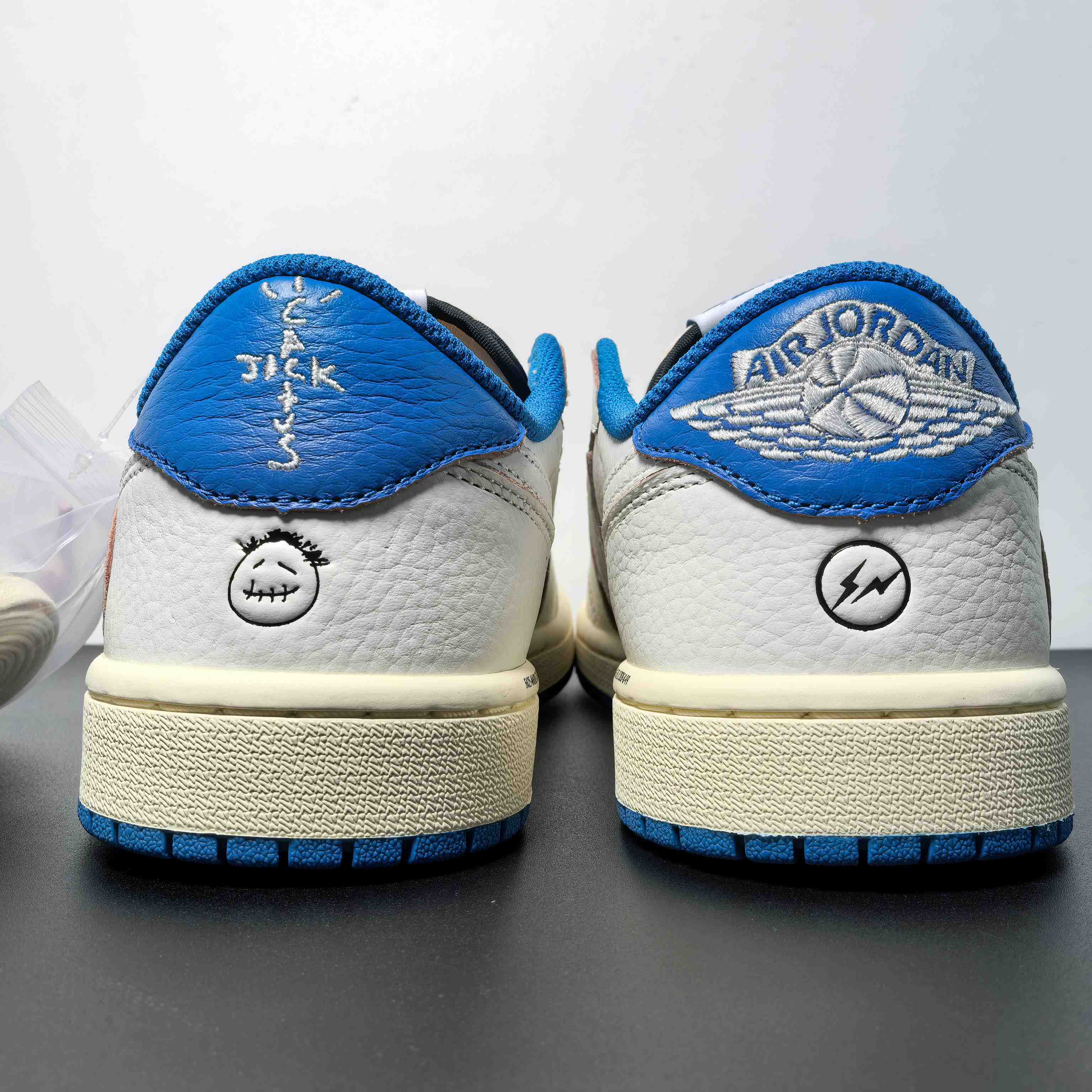 ​Travis Scott x Fragment x Air Jordan 1 Low OG Sneaker    DM7866-104 - EUR FASHION