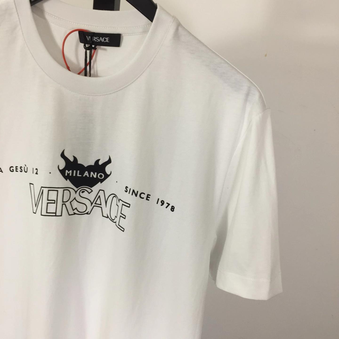Versace Logo T-shirt - EUR FASHION