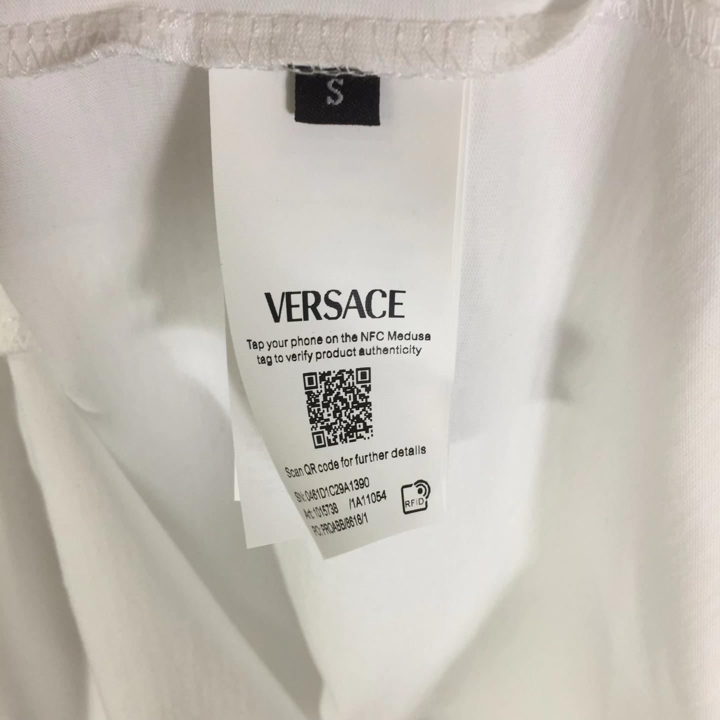 Versace Logo T-shirt - EUR FASHION