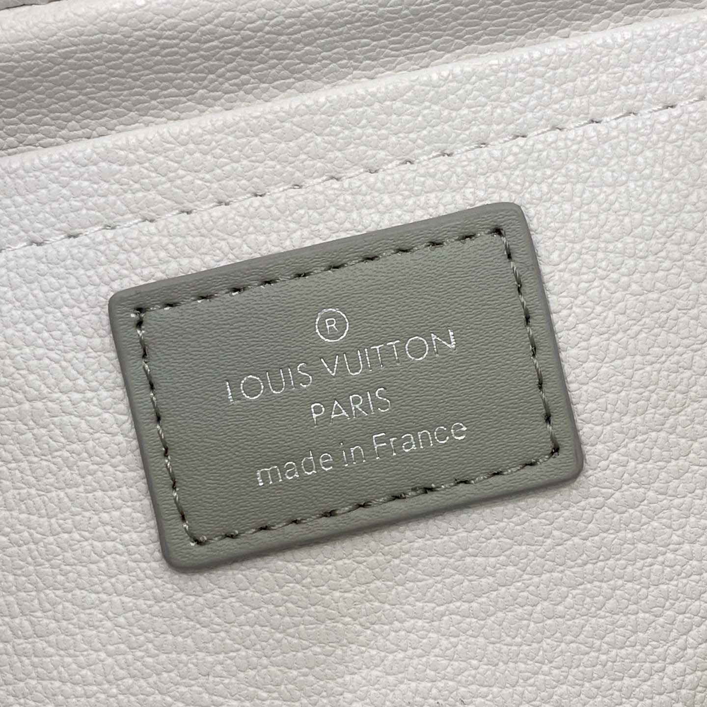 Louis Vuitton Dopp Kit   (23×13×12cm)  M14034 - EUR FASHION