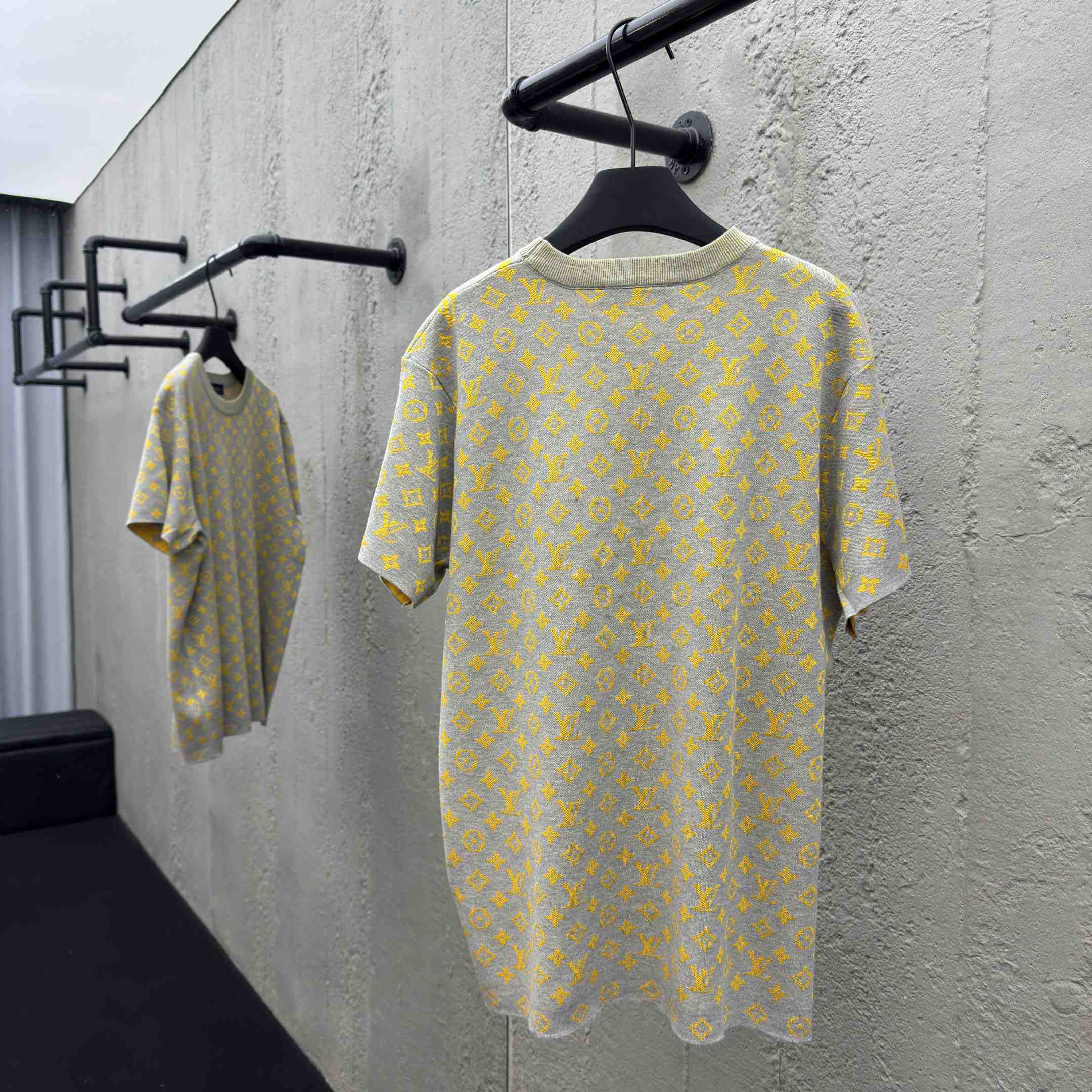 Louis Vuitton Monogram Short-Sleeved Crewneck   1AHVPD - EUR FASHION