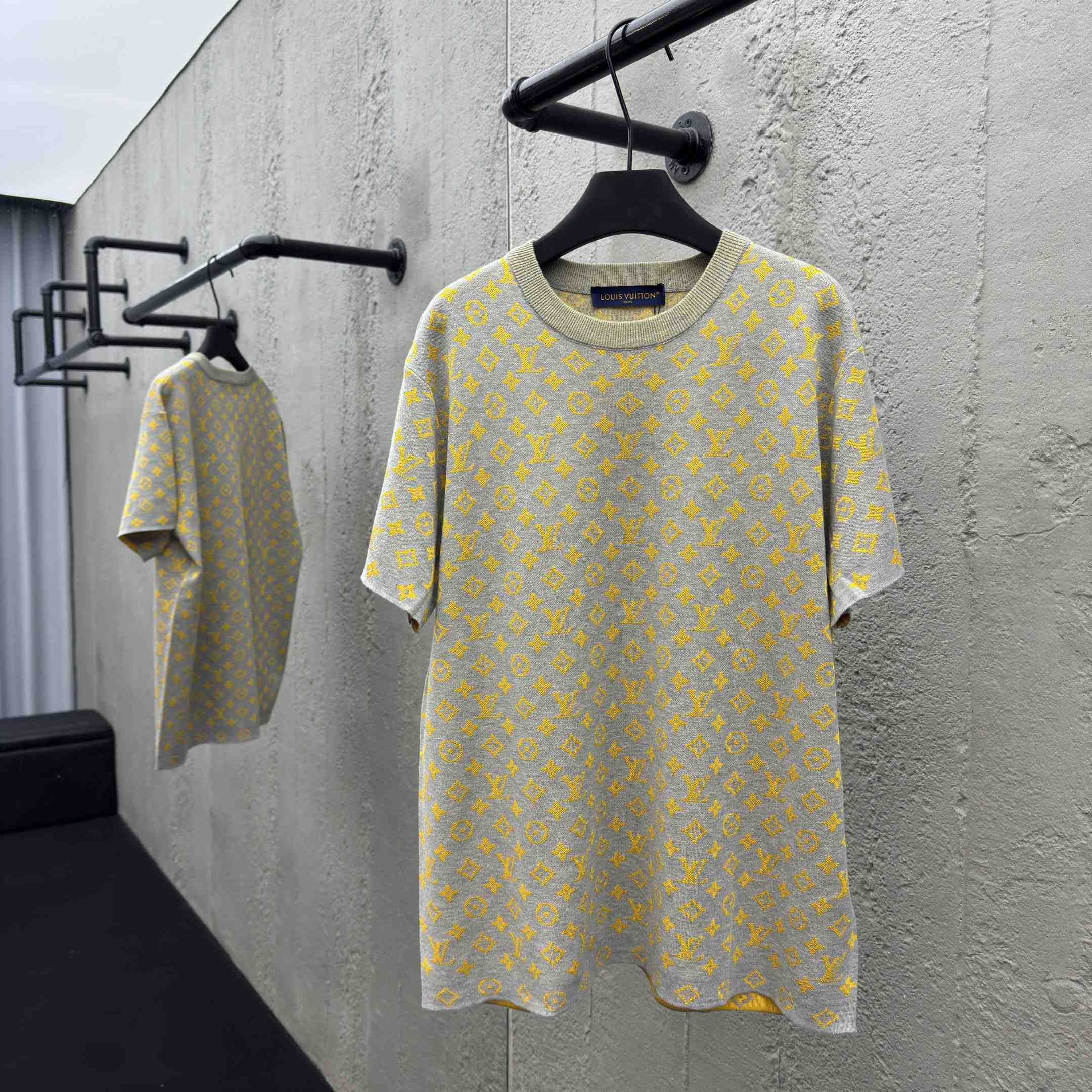 Louis Vuitton Monogram Short-Sleeved Crewneck   1AHVPD - EUR FASHION