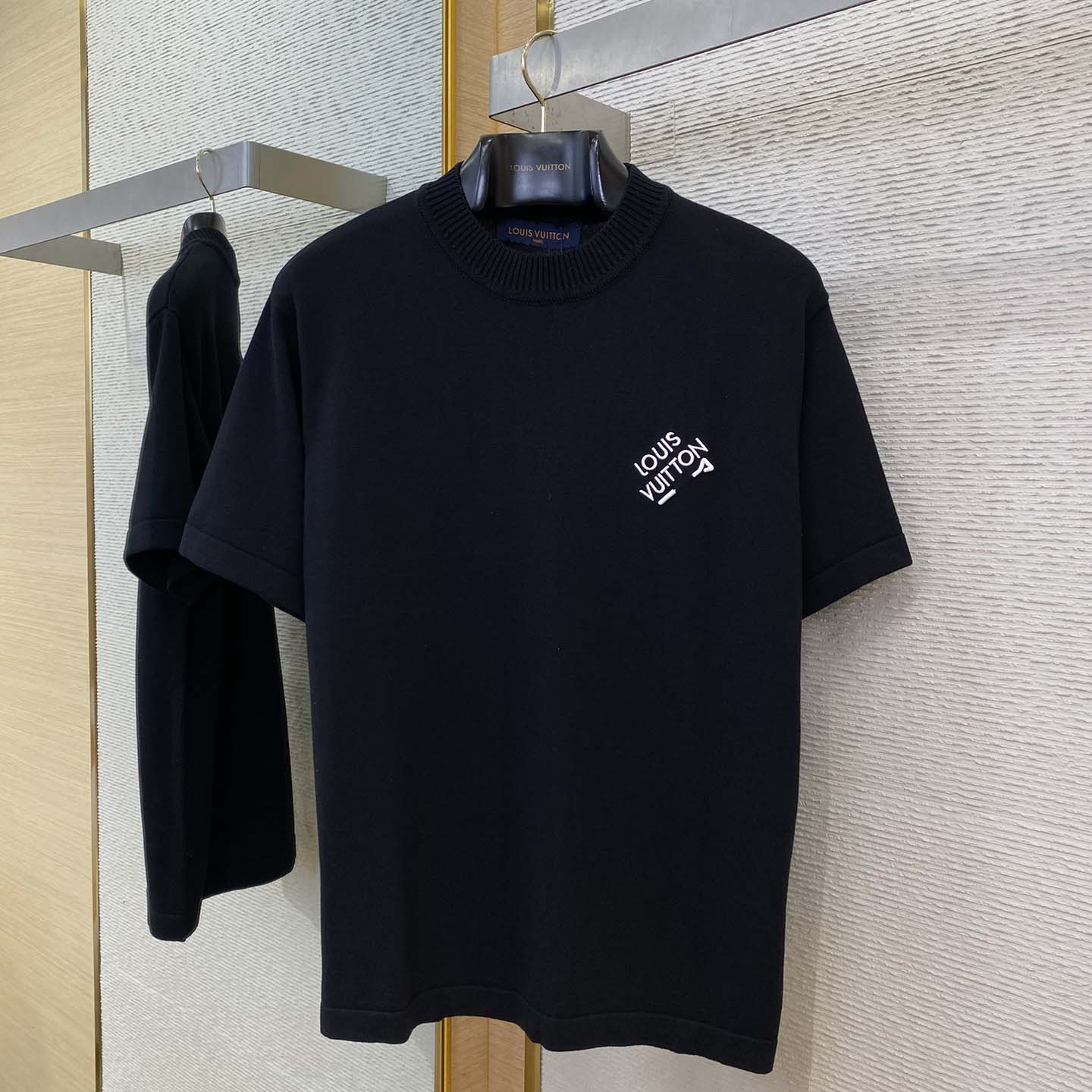 Louis Vuitton Signature Short-Sleeved T-Shirt  - EUR FASHION