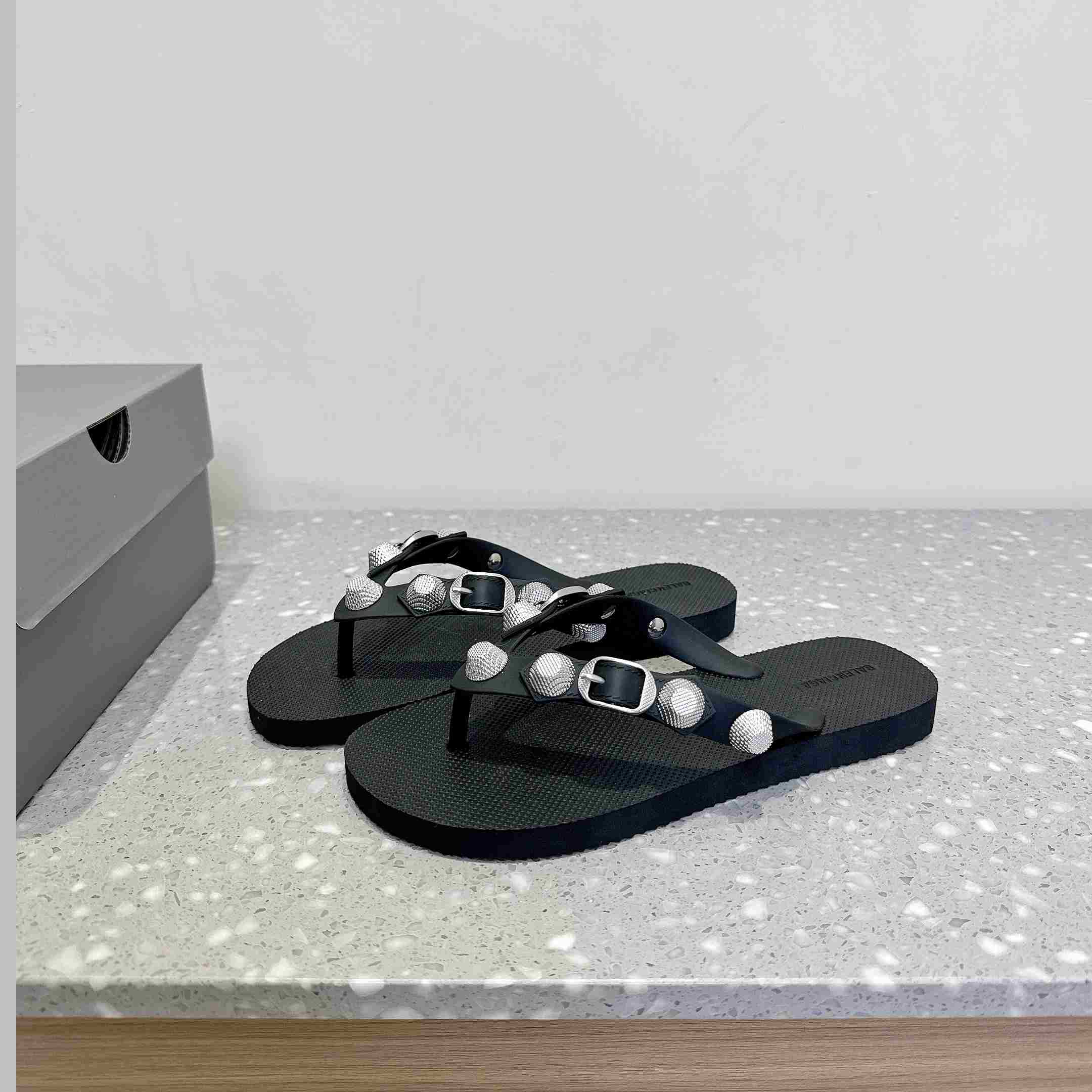 Balenciaga Cagole Thong Sandal In Black - EUR FASHION