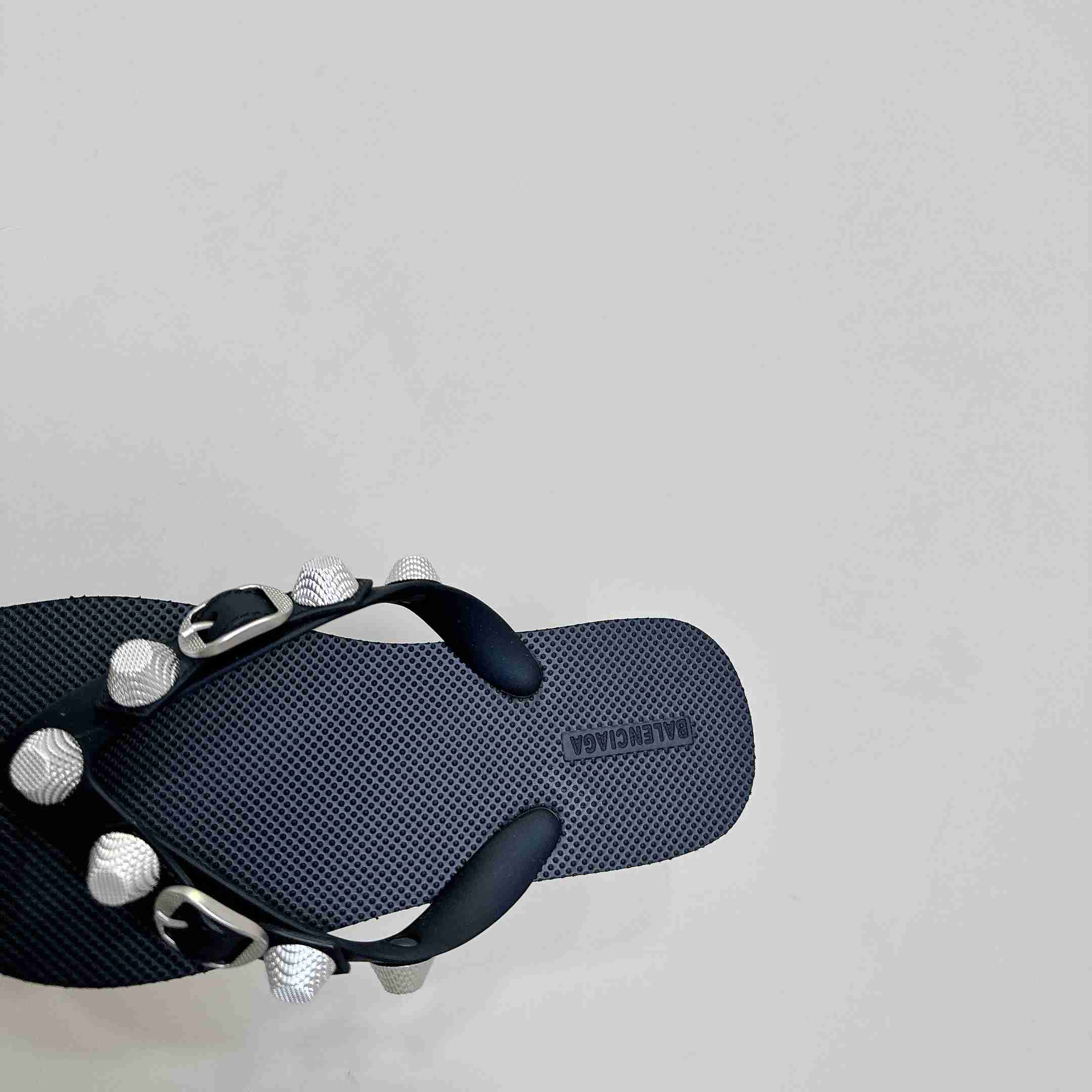 Balenciaga Cagole Thong Sandal In Black - EUR FASHION