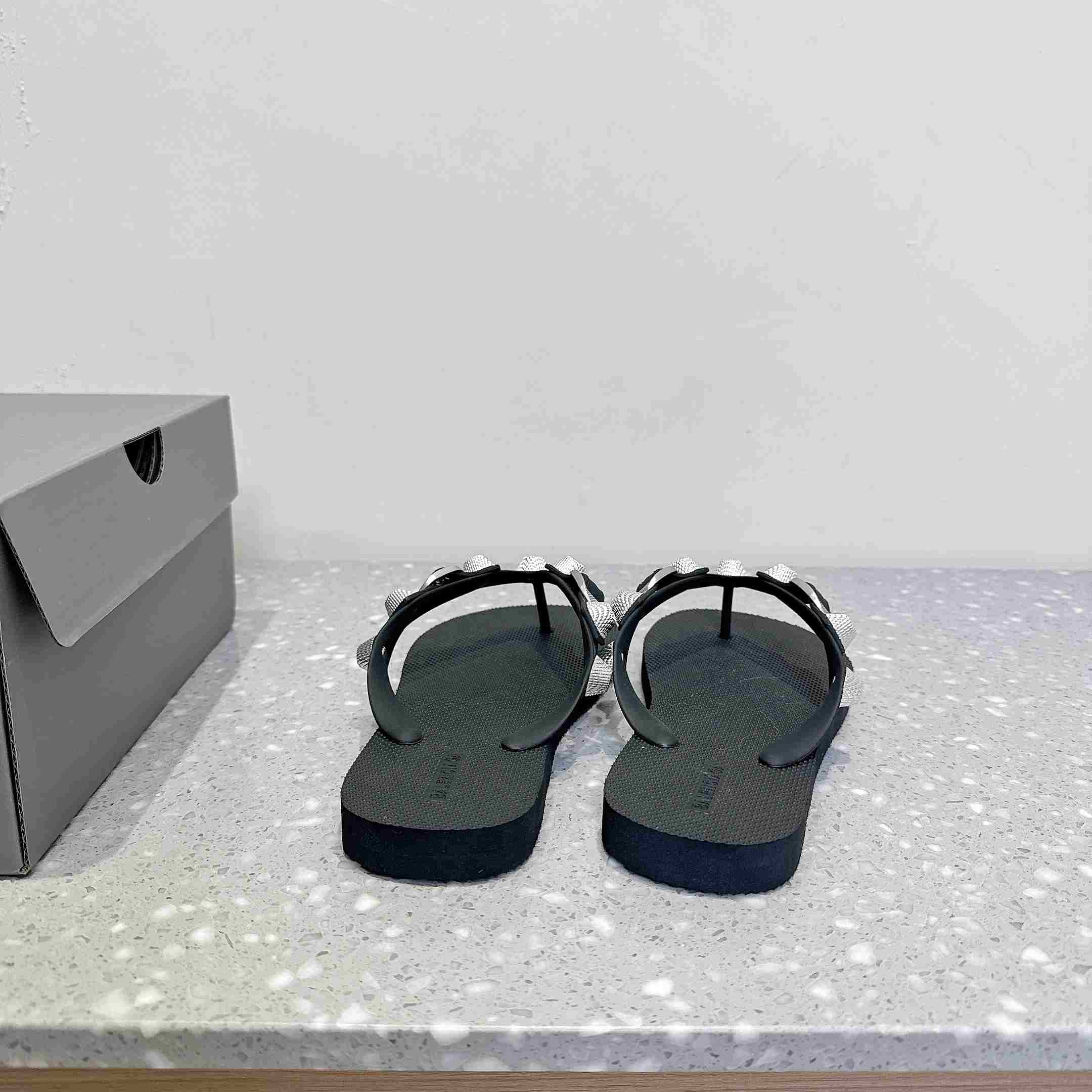 Balenciaga Cagole Thong Sandal In Black - EUR FASHION