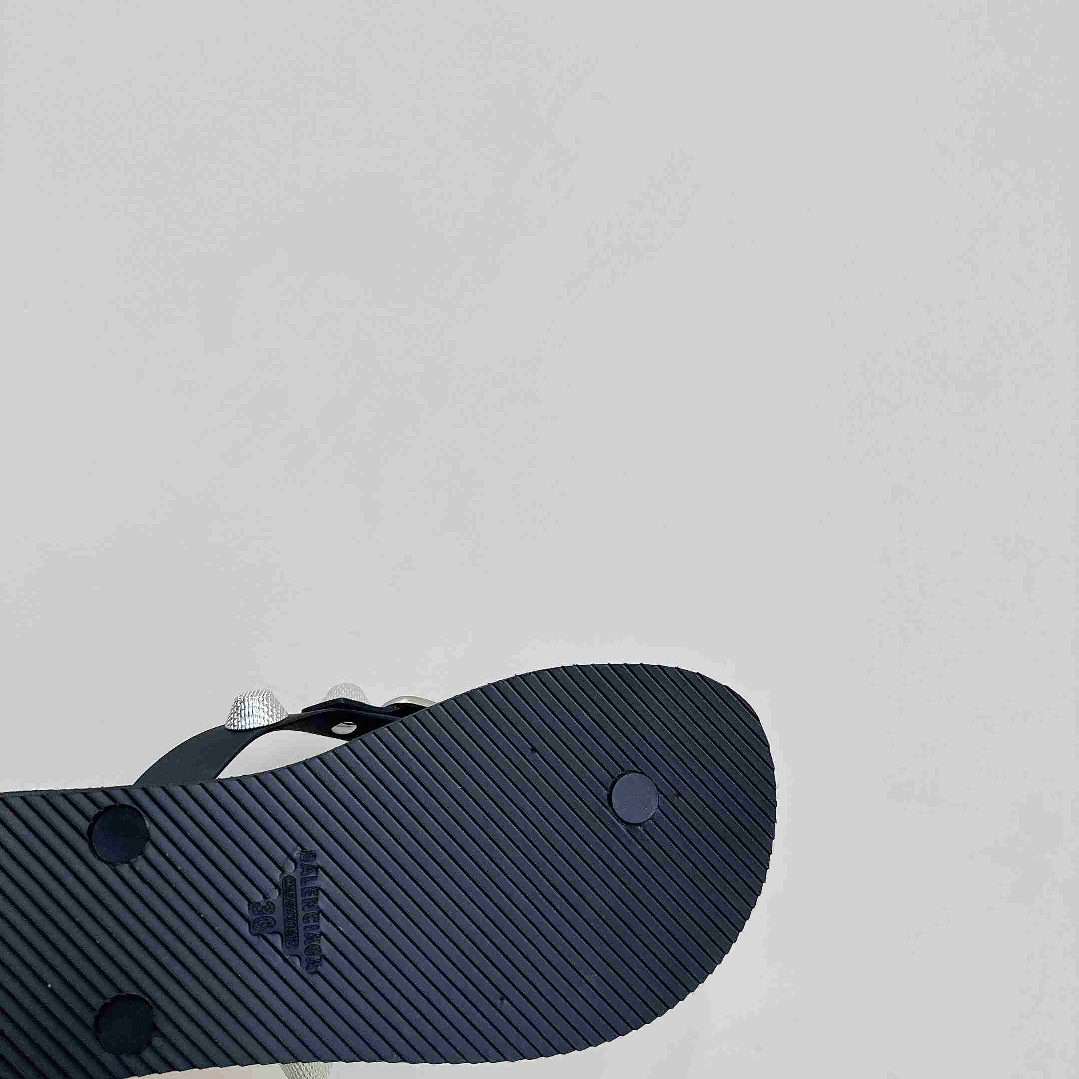 Balenciaga Cagole Thong Sandal In Black - EUR FASHION