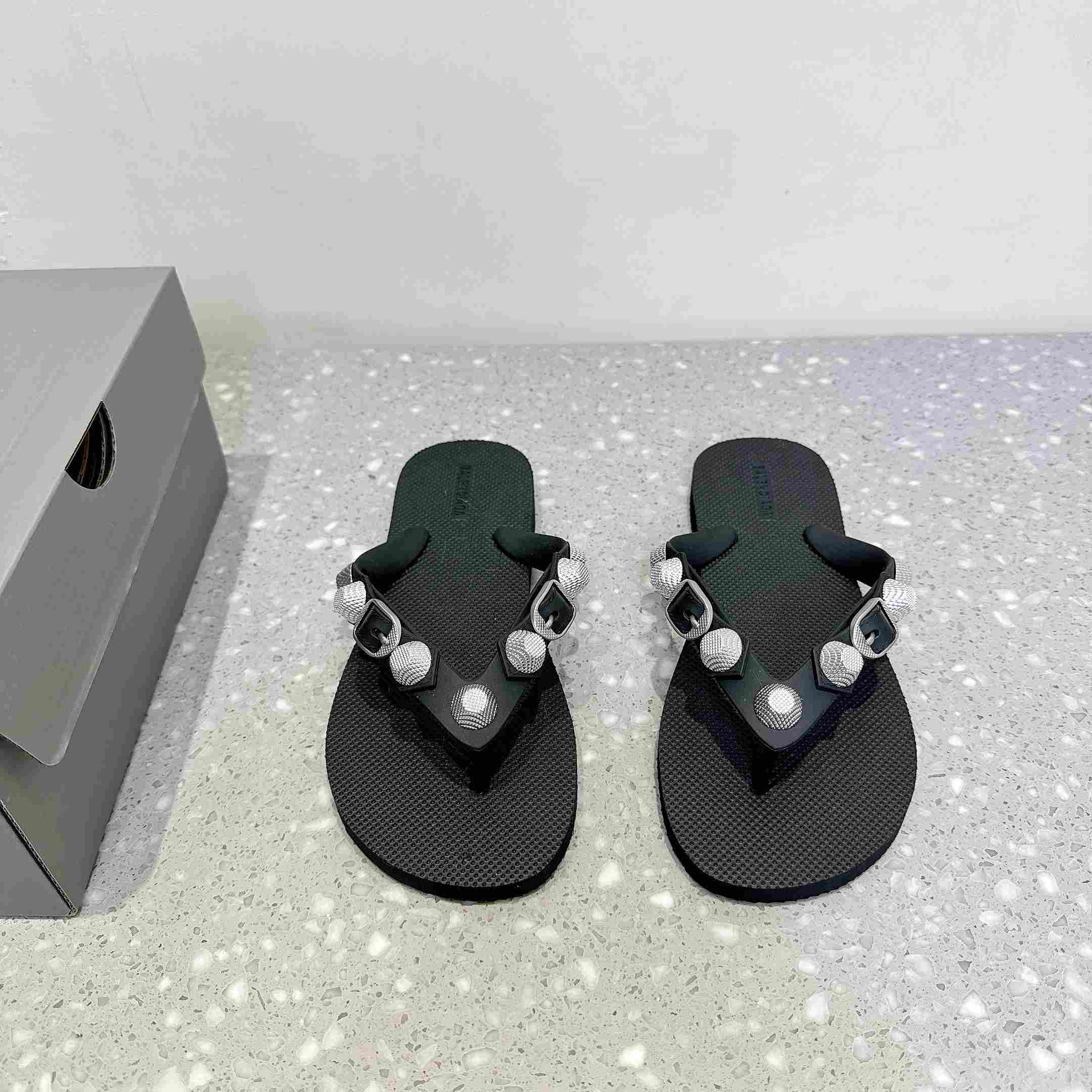 Balenciaga Cagole Thong Sandal In Black - EUR FASHION