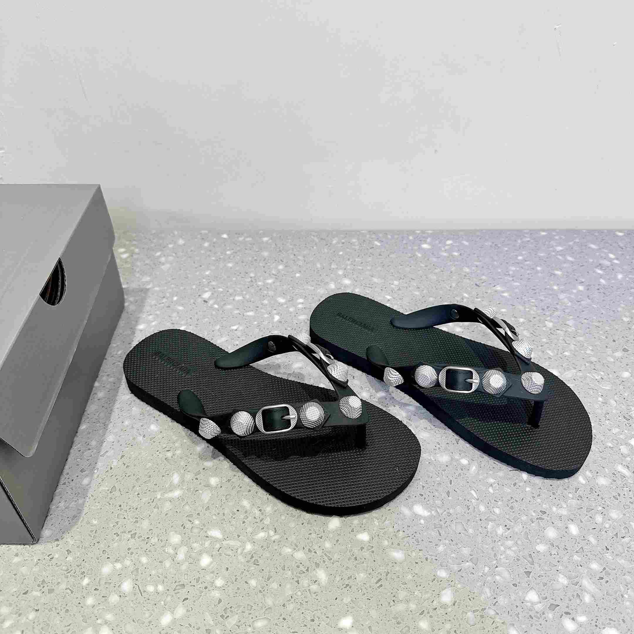 Balenciaga Cagole Thong Sandal In Black - EUR FASHION