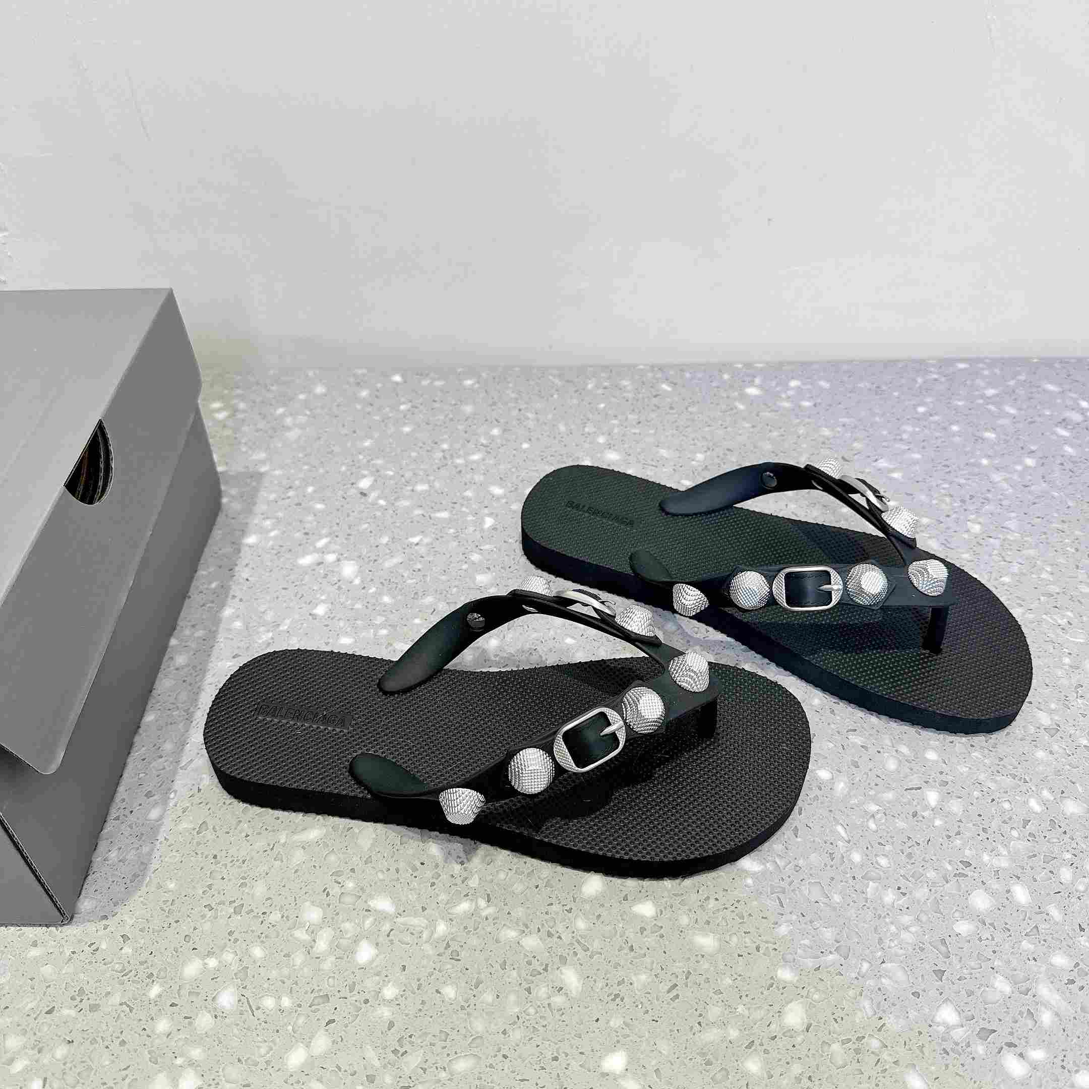 Balenciaga Cagole Thong Sandal In Black - EUR FASHION