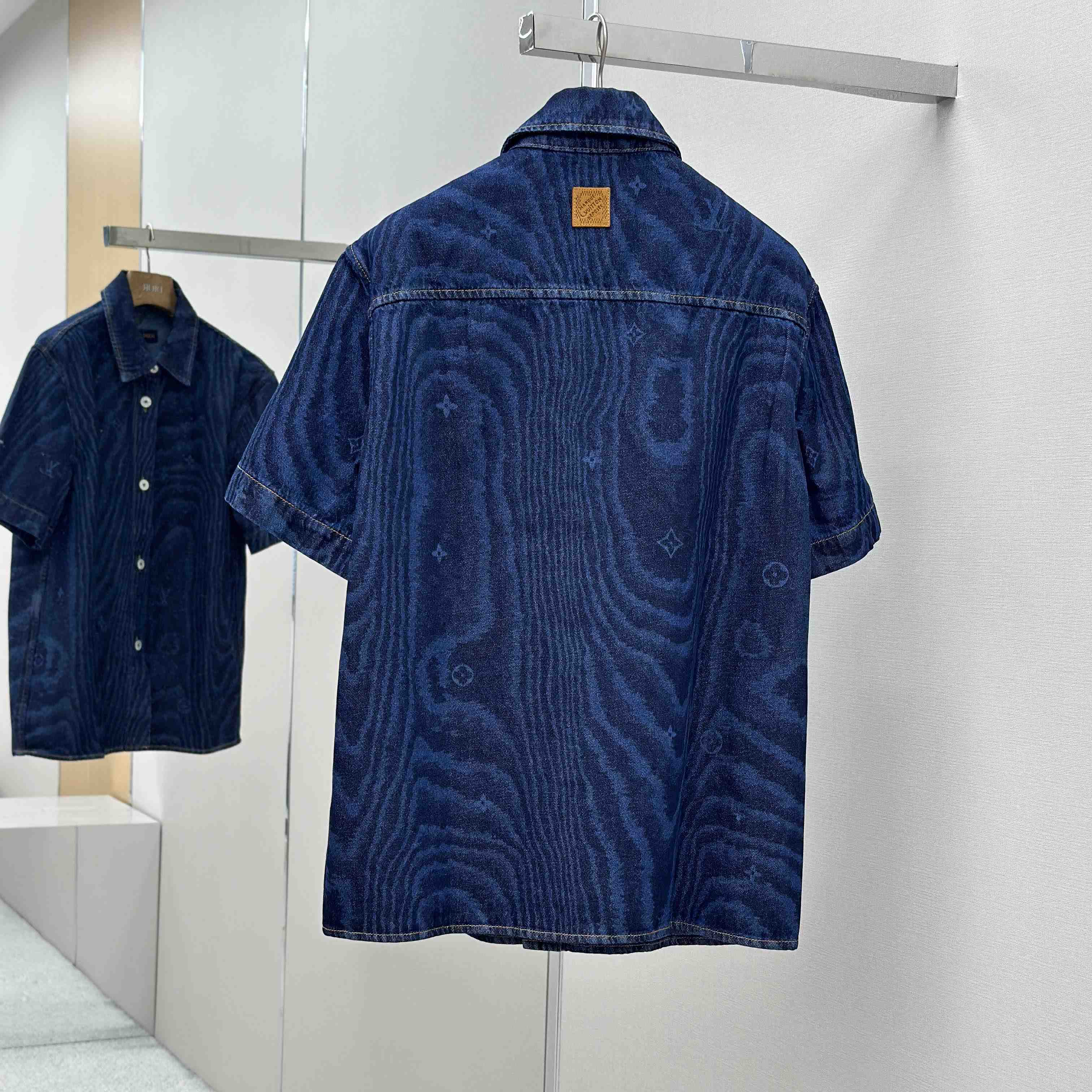 Louis Vuitton Short-Sleeved Denim Shirt   1AHVVK - EUR FASHION