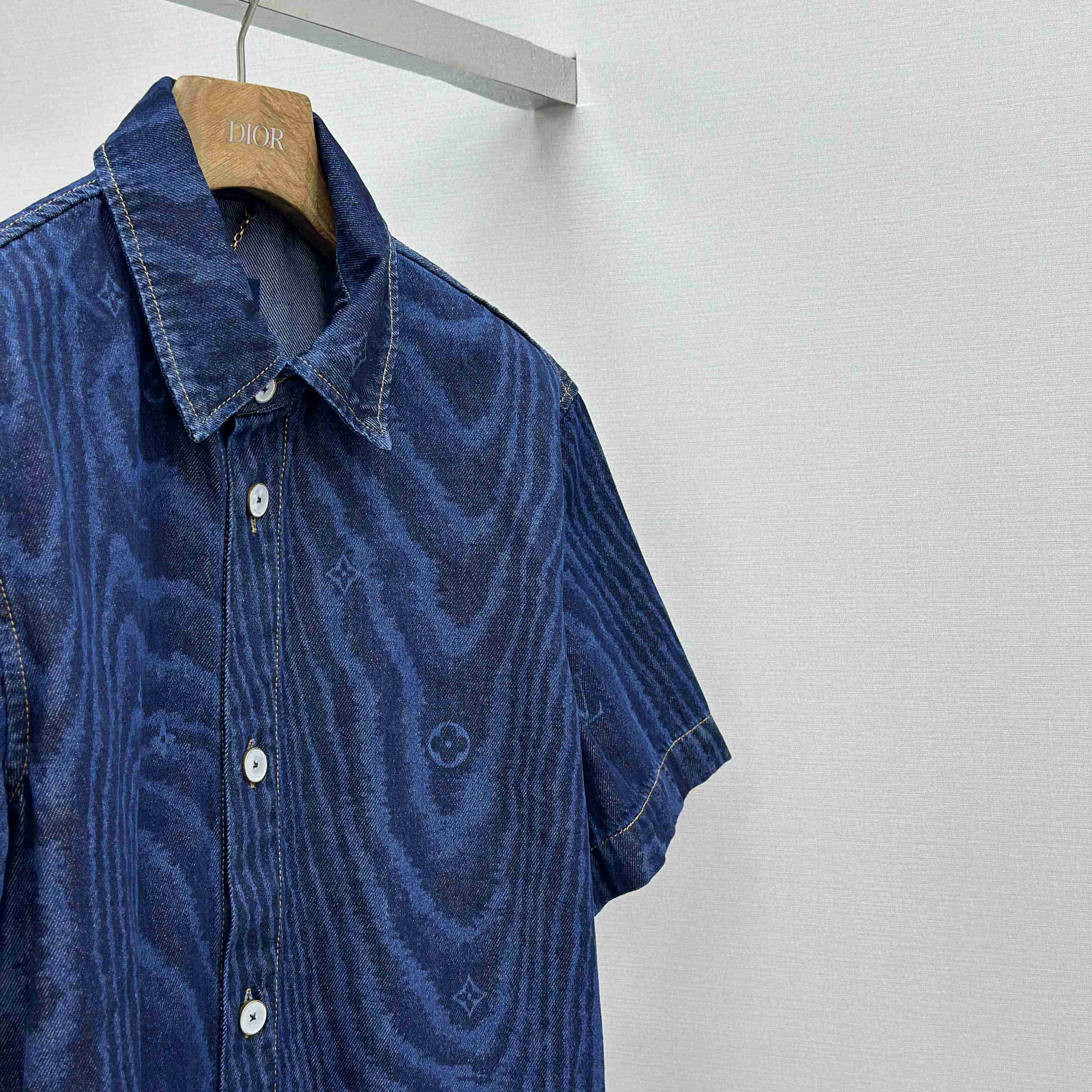 Louis Vuitton Short-Sleeved Denim Shirt   1AHVVK - EUR FASHION