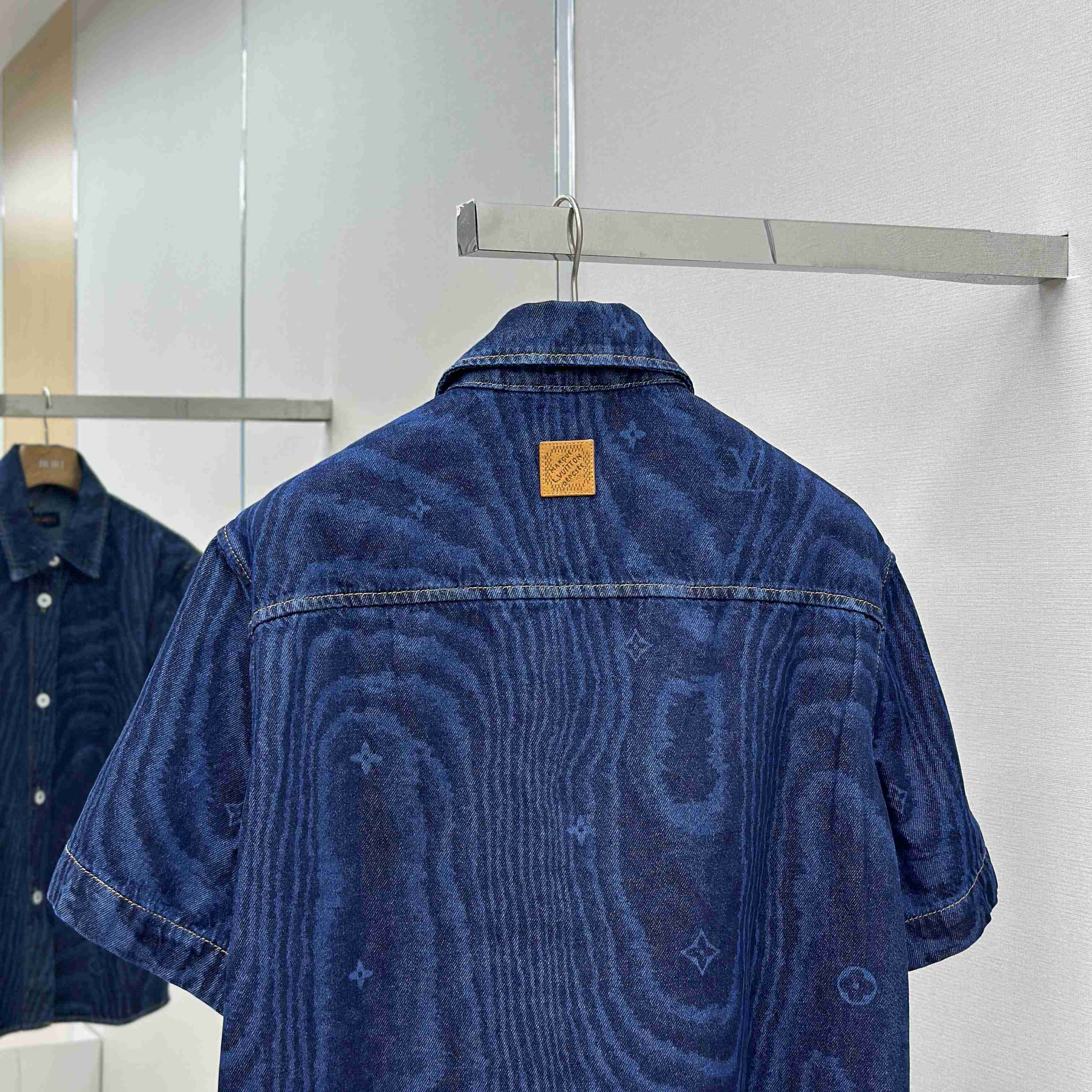 Louis Vuitton Short-Sleeved Denim Shirt   1AHVVK - EUR FASHION