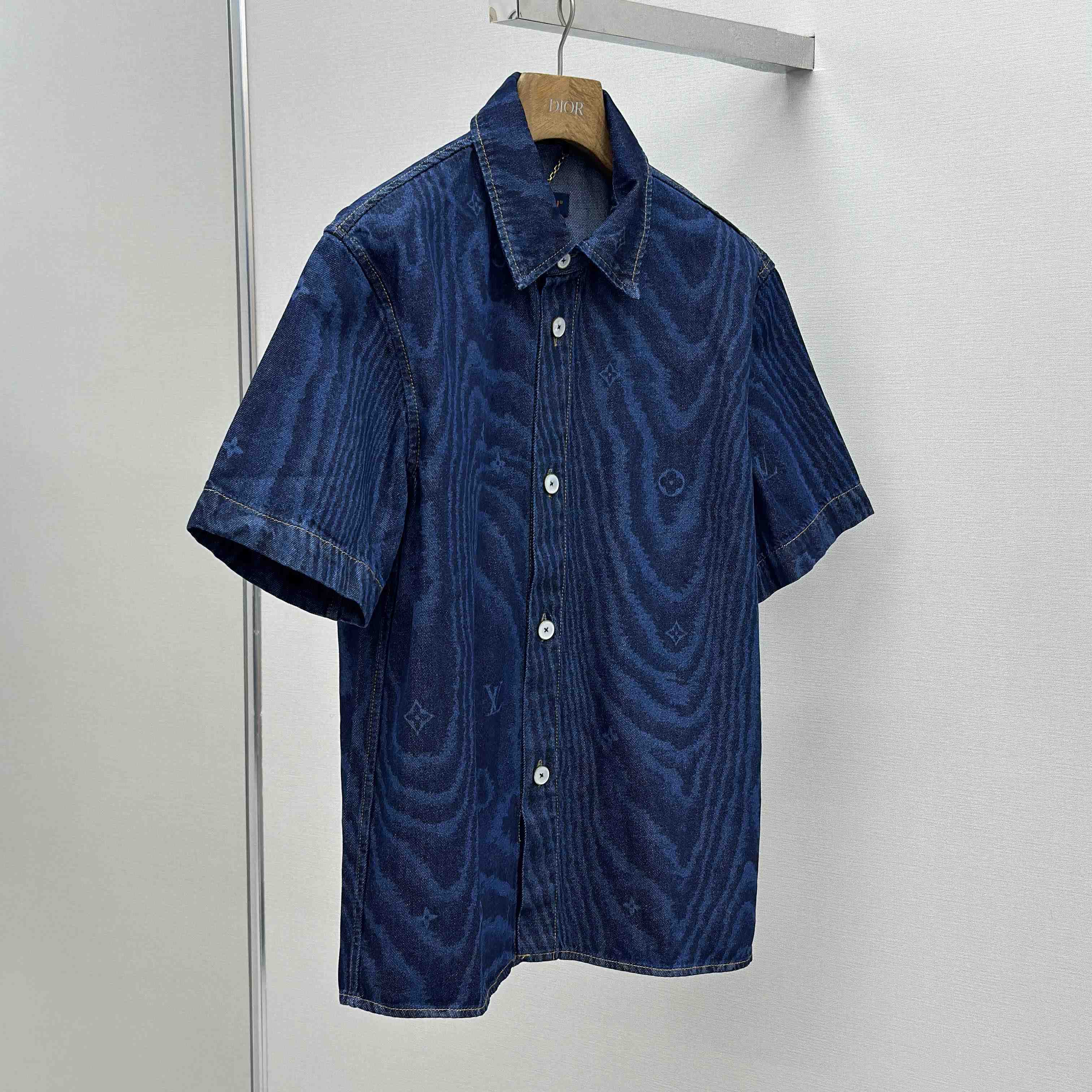 Louis Vuitton Short-Sleeved Denim Shirt   1AHVVK - EUR FASHION