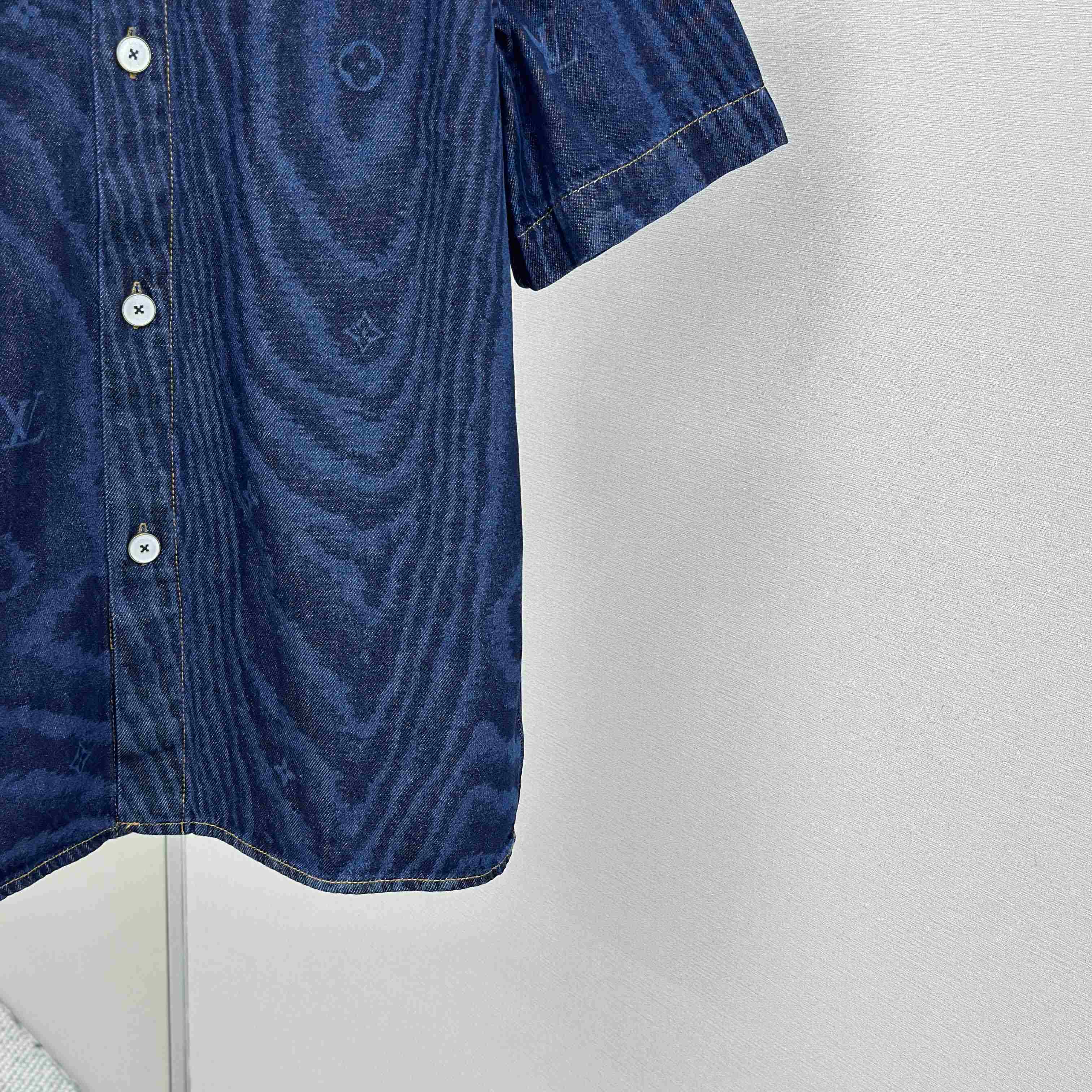 Louis Vuitton Short-Sleeved Denim Shirt   1AHVVK - EUR FASHION