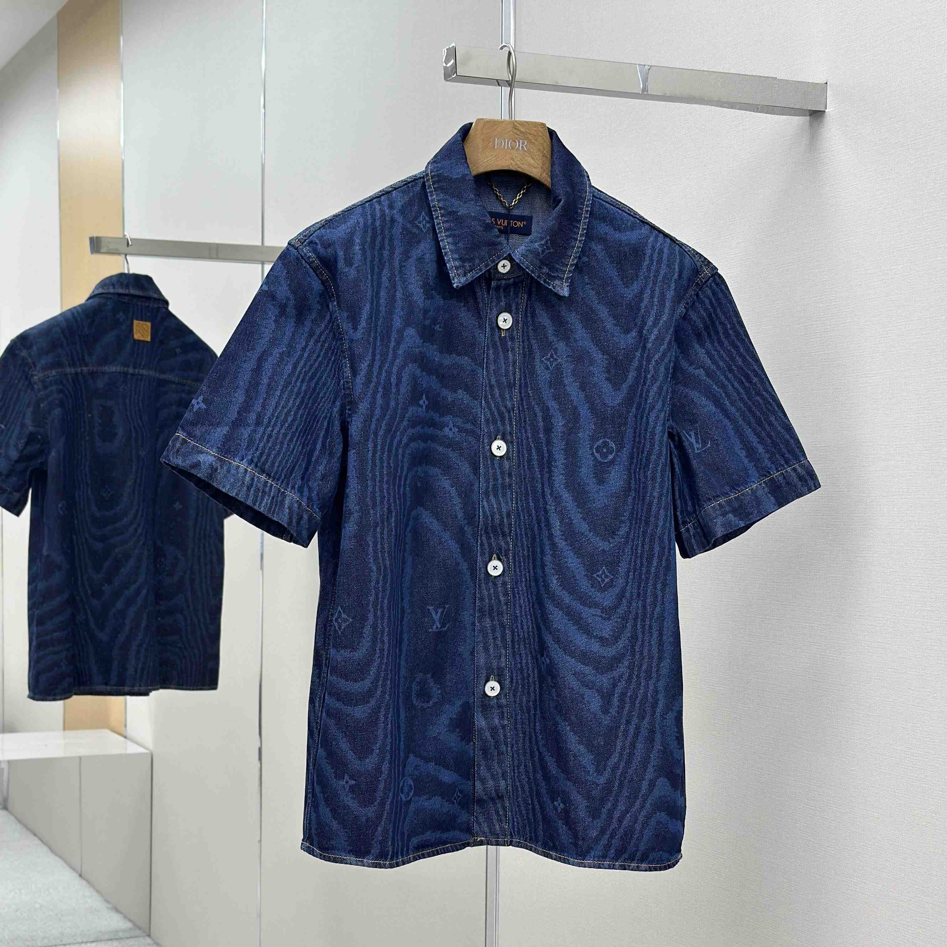Louis Vuitton Short-Sleeved Denim Shirt   1AHVVK - EUR FASHION