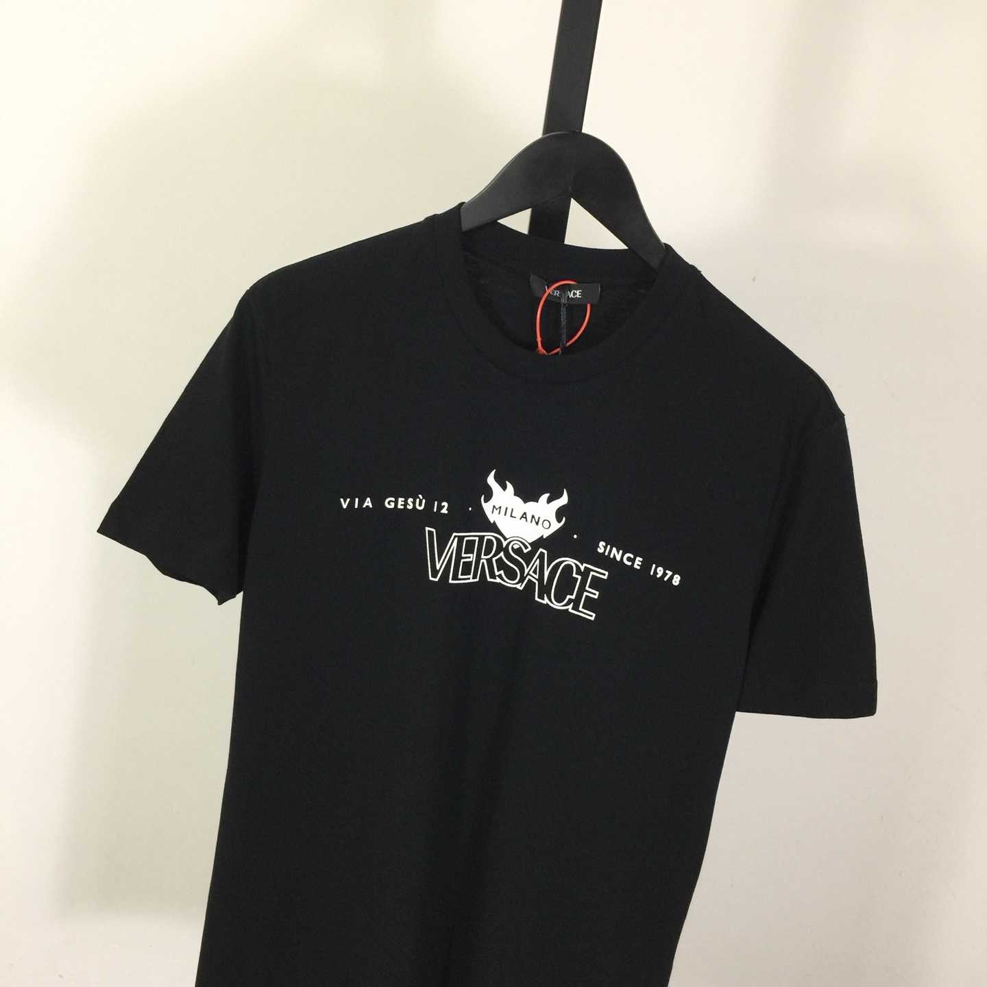 Versace Logo T-shirt - EUR FASHION