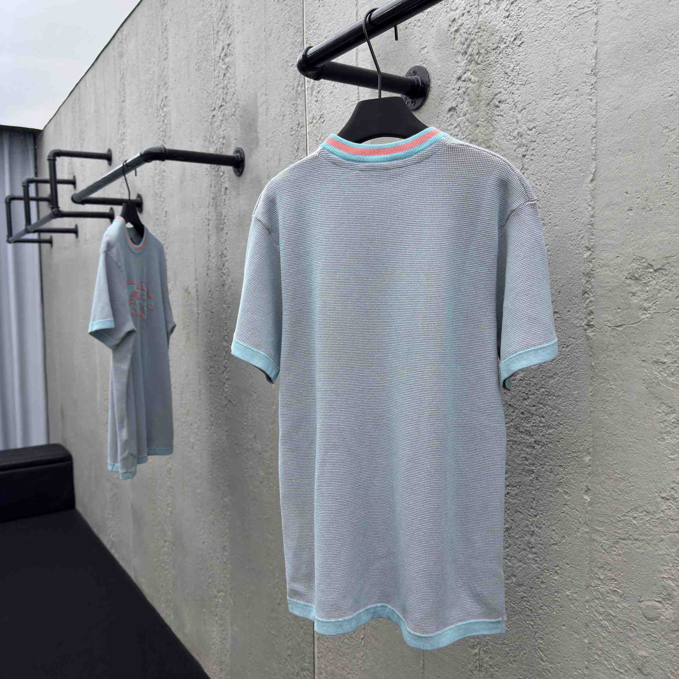 Louis Vuitton Graphic Short-Sleeved Crewneck   1AHVNY - EUR FASHION
