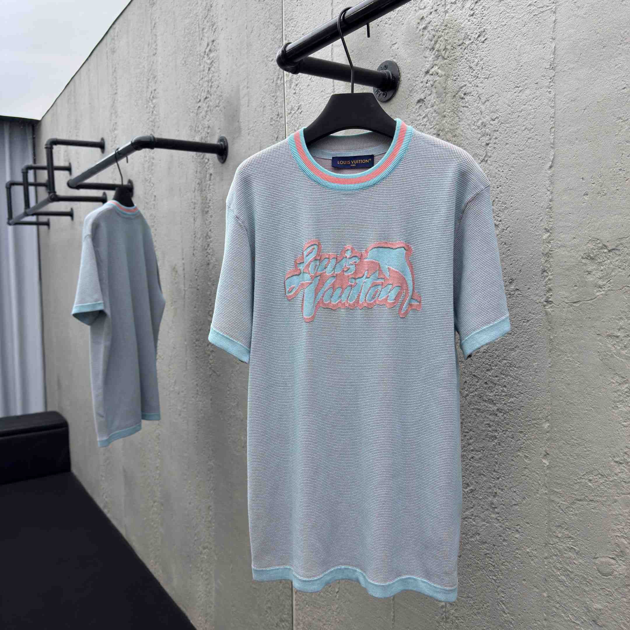 Louis Vuitton Graphic Short-Sleeved Crewneck   1AHVNY - EUR FASHION