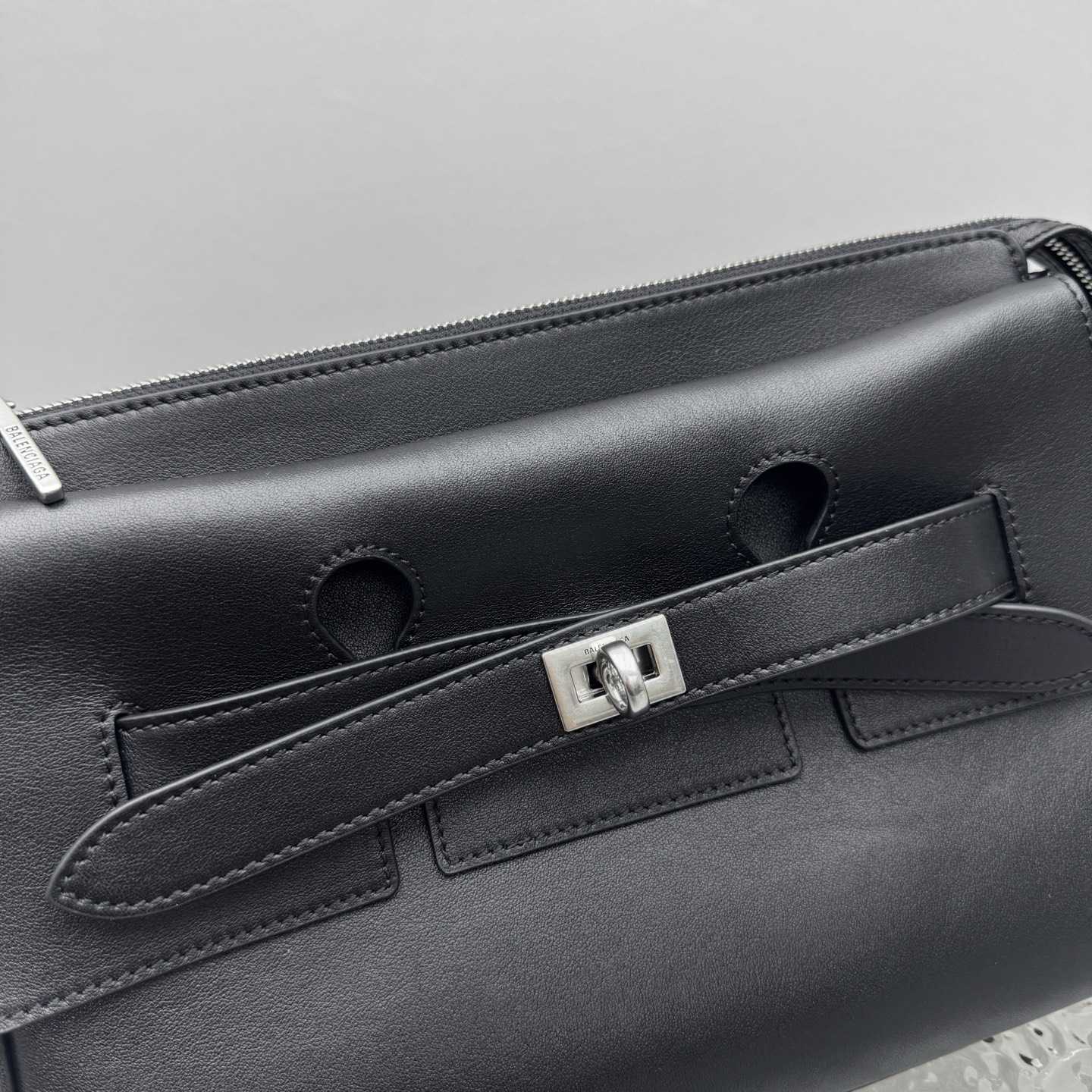 Balenciaga Bel Air Zipped Messenger Bag Small In Black - EUR FASHION