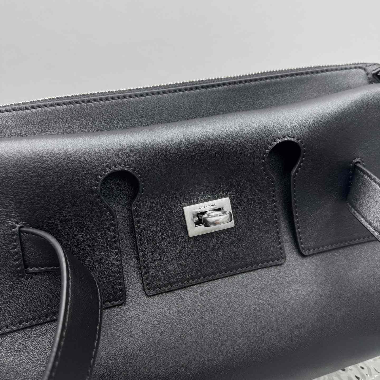 Balenciaga Bel Air Zipped Messenger Bag Small In Black - EUR FASHION
