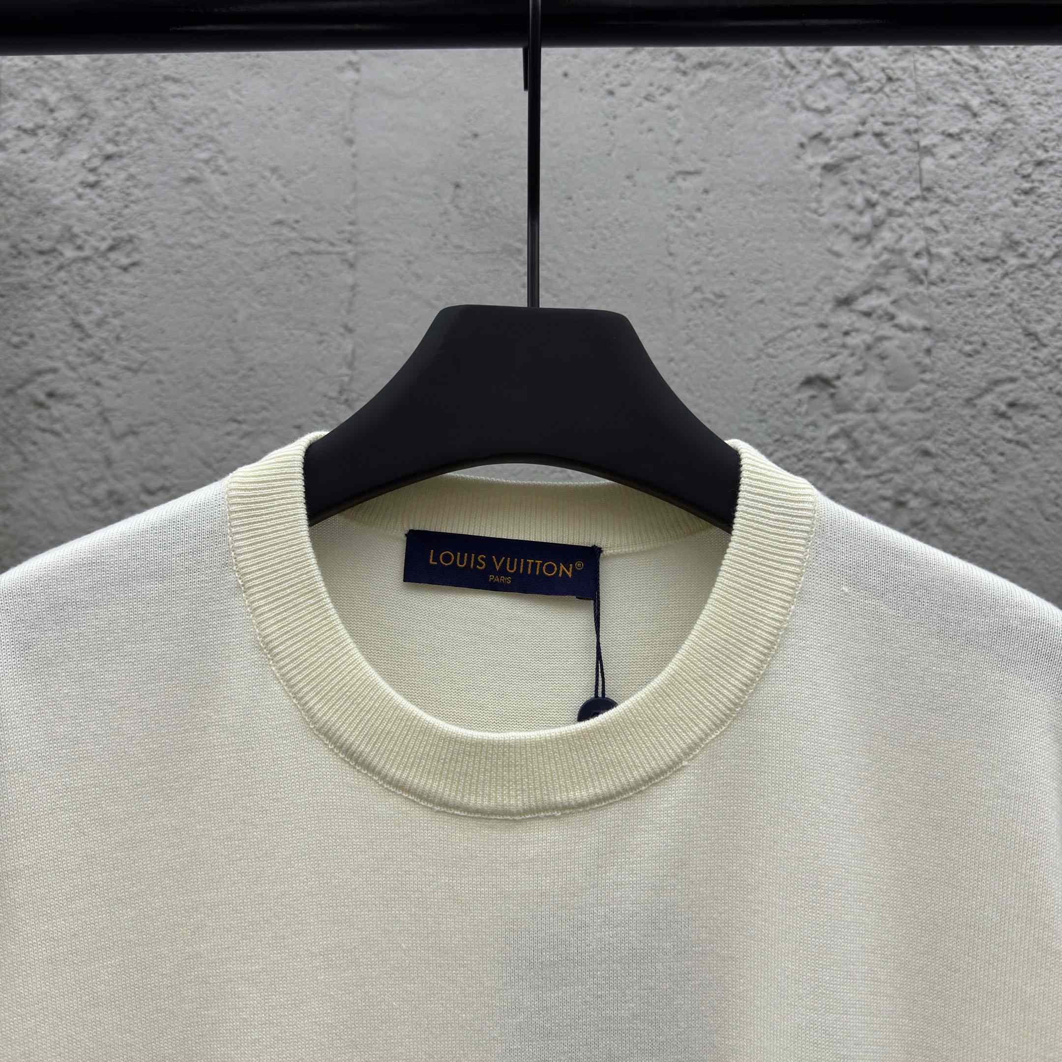 Louis Vuitton Embellished Short-Sleeved Crewneck   1AHVOA - EUR FASHION